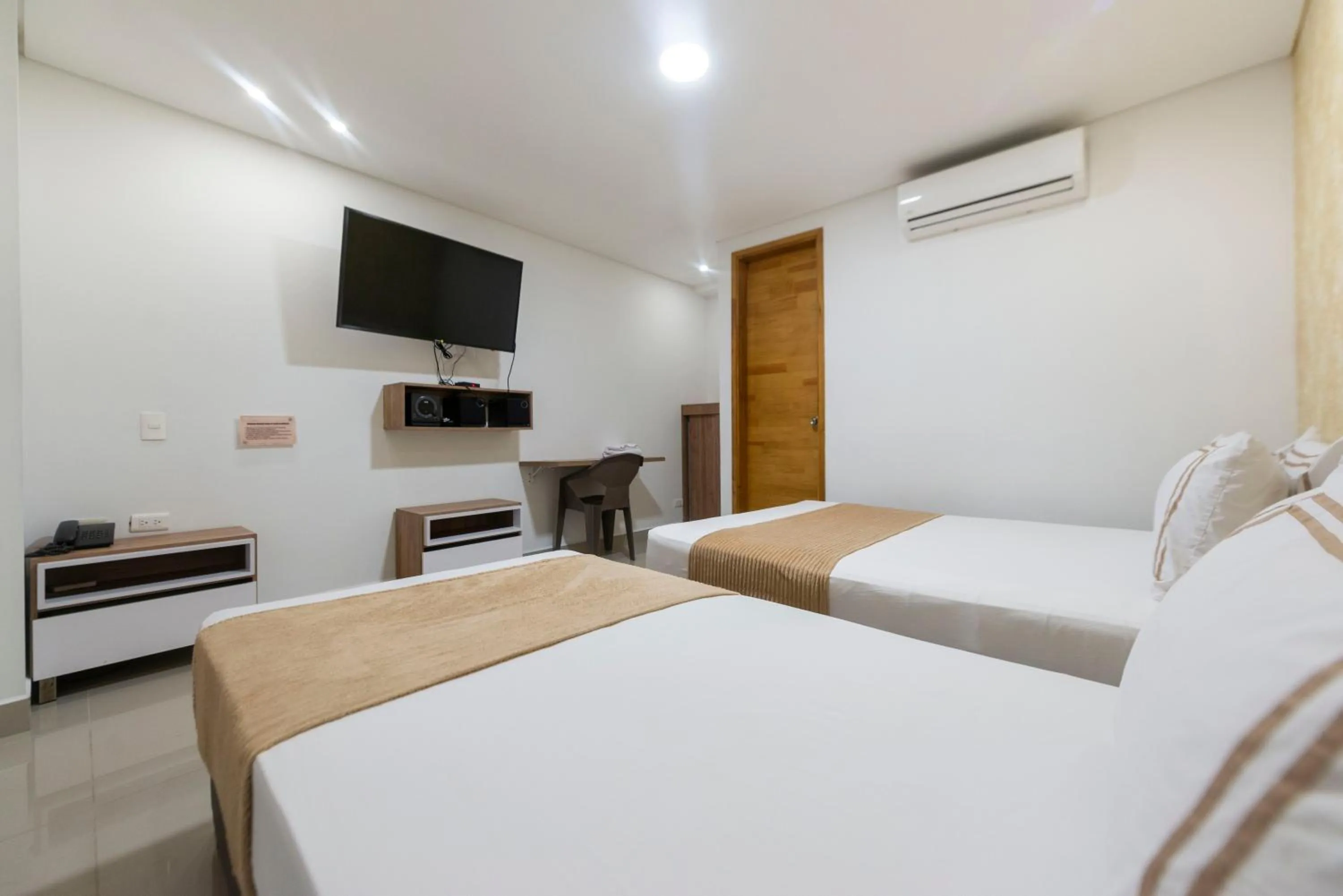 air conditioner, Bed in Infinity Hotel