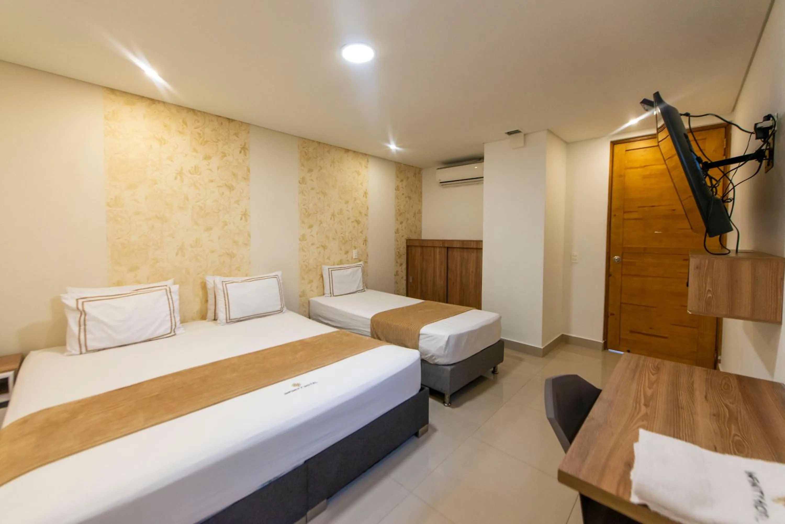 air conditioner, Bed in Infinity Hotel