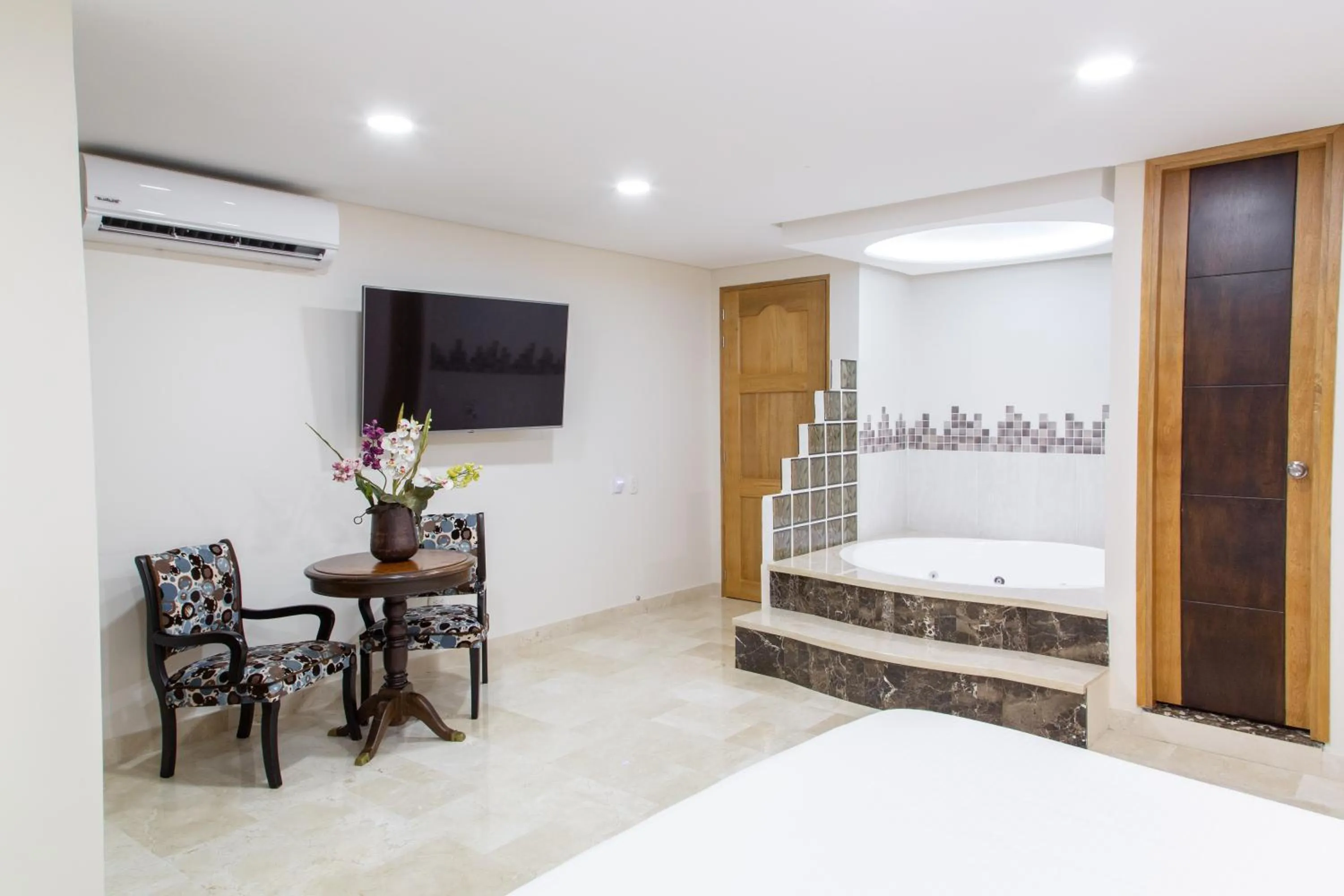 Hot Tub, Bed in Hotel San Pedro del Fuerte