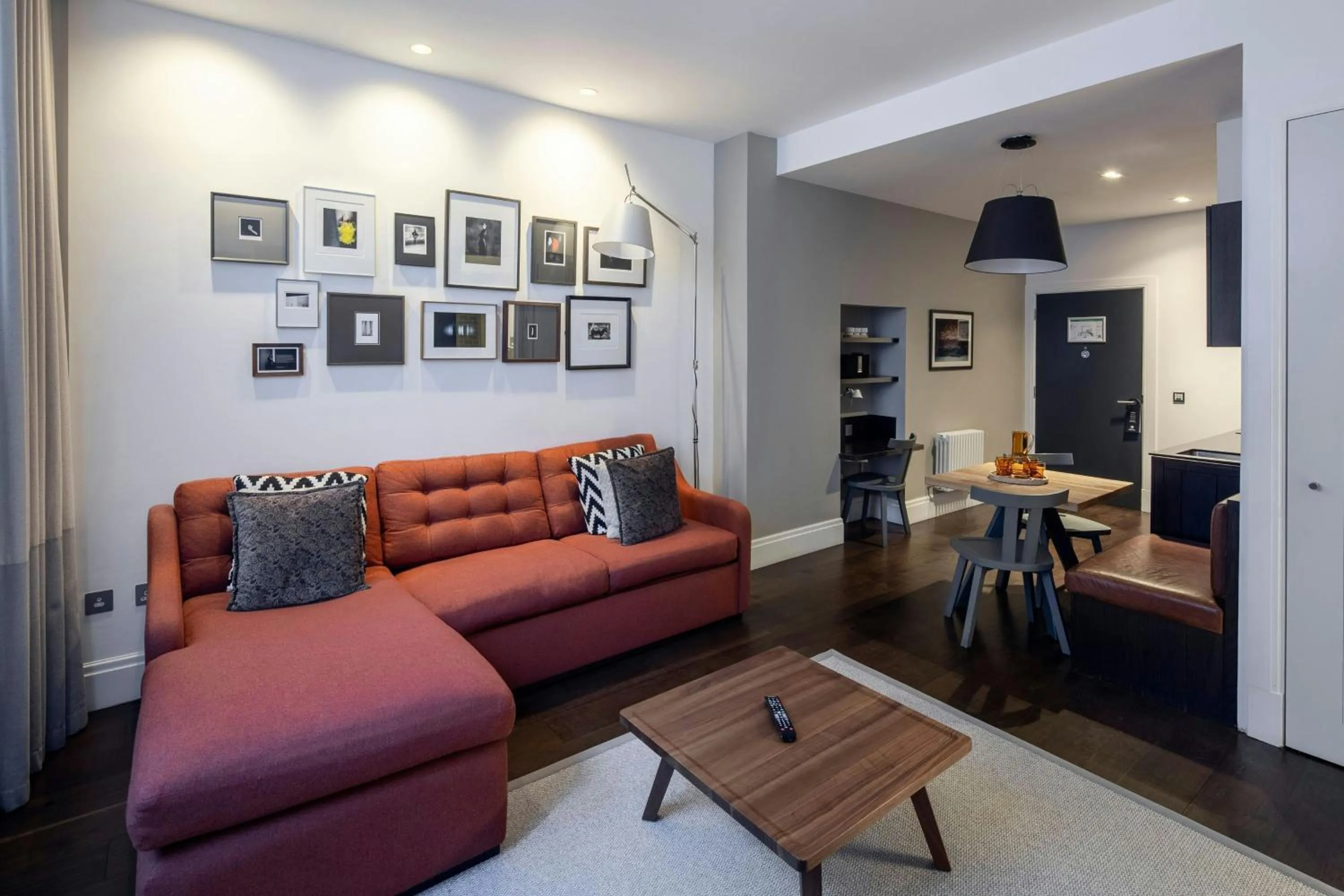 Living room in Old Town Chambers, Autograph Collection