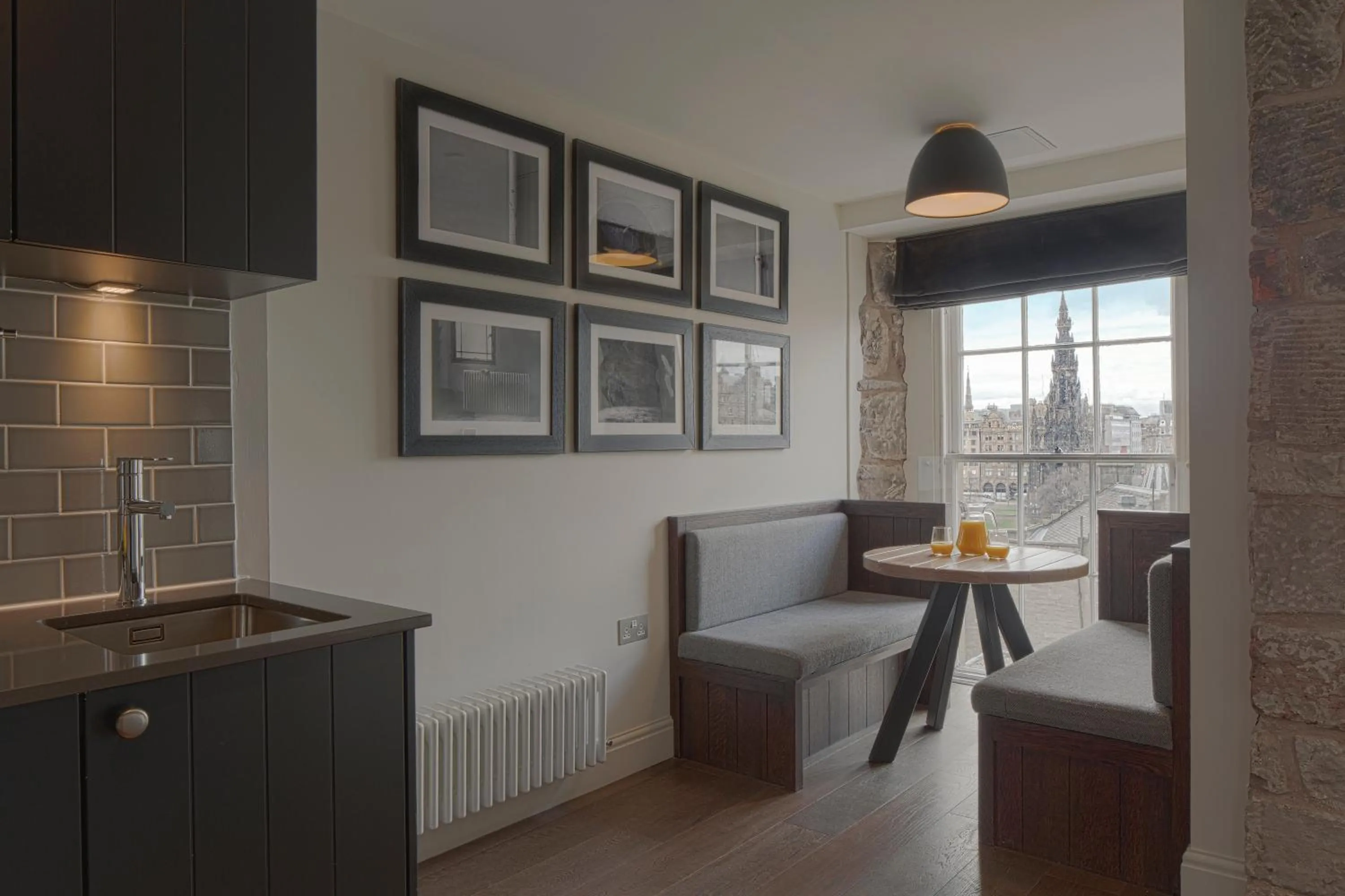 Deluxe One Bedroom Apartment in Cheval Old Town Chambers