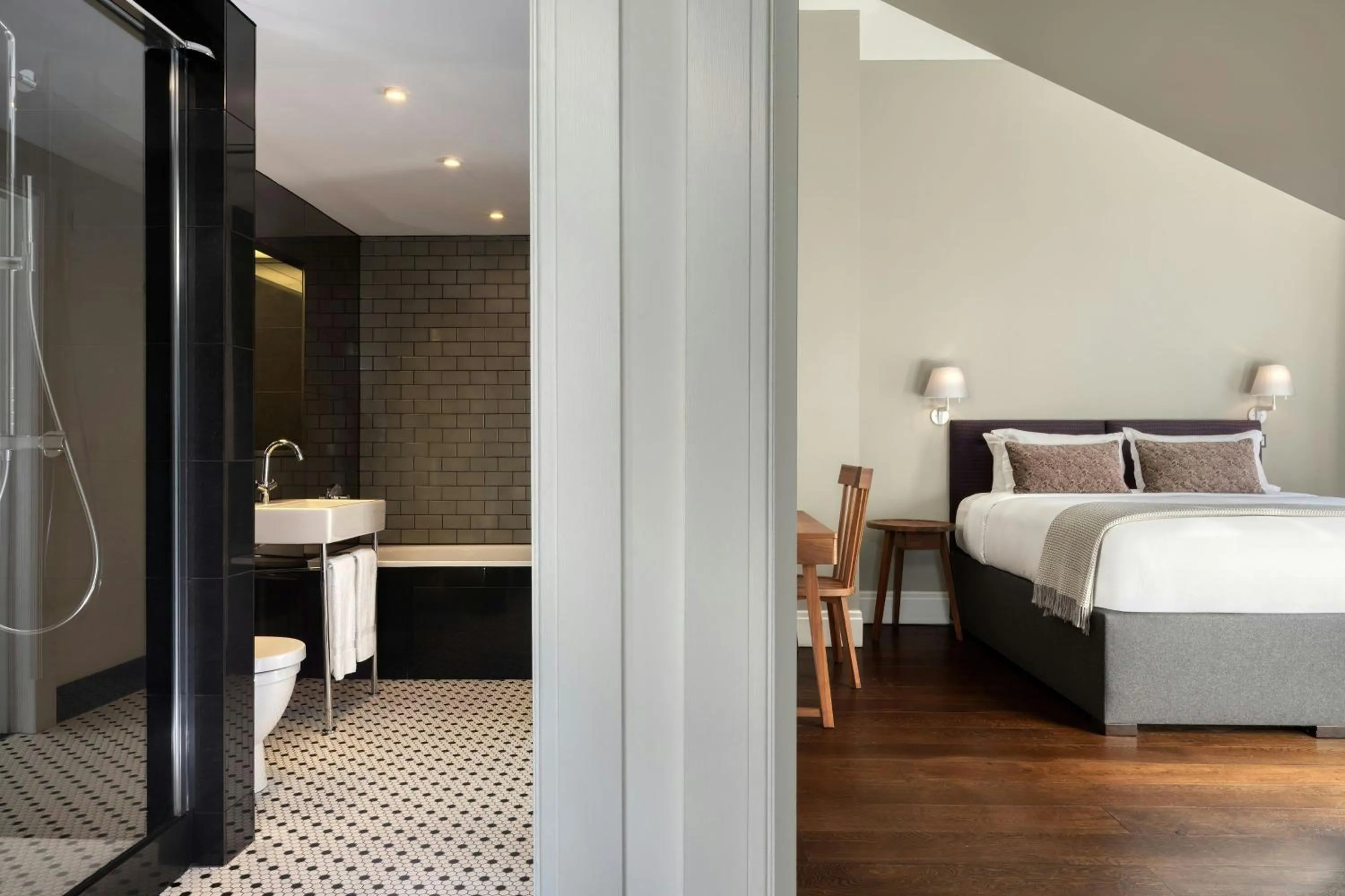 Bathroom, Bed in Old Town Chambers, Autograph Collection