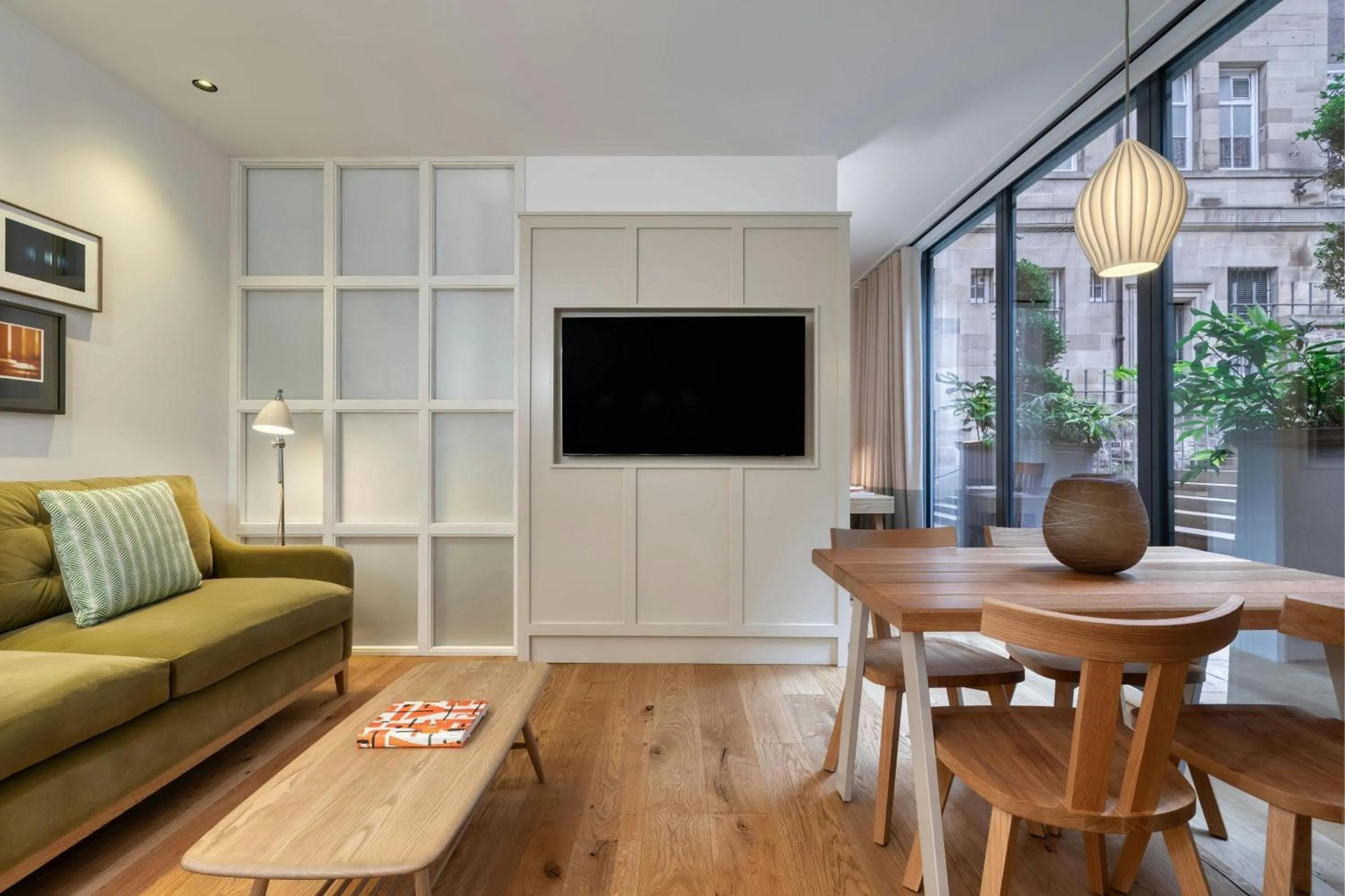 Living room in Old Town Chambers, Autograph Collection