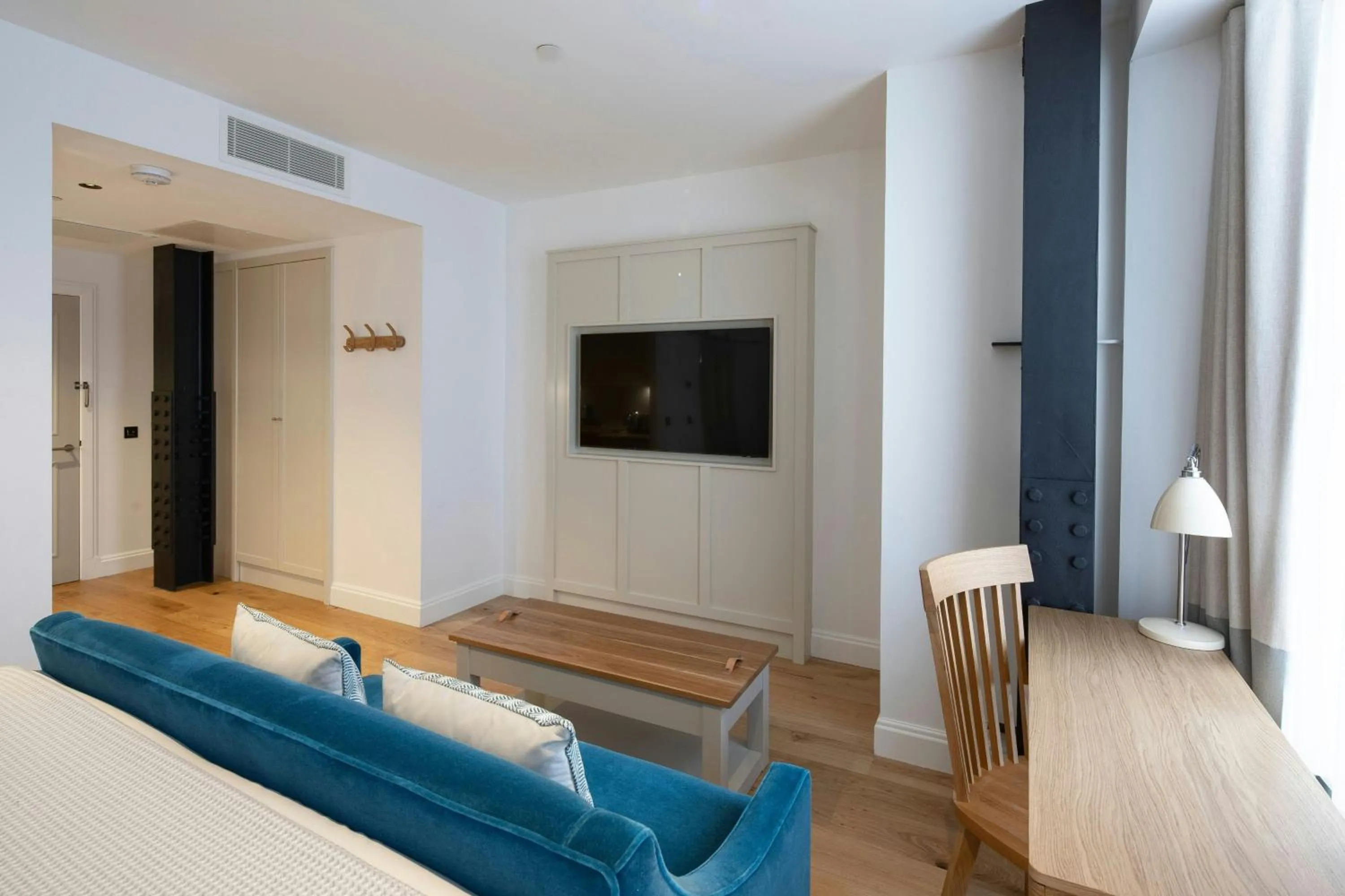 Living room, Bed in Old Town Chambers, Autograph Collection