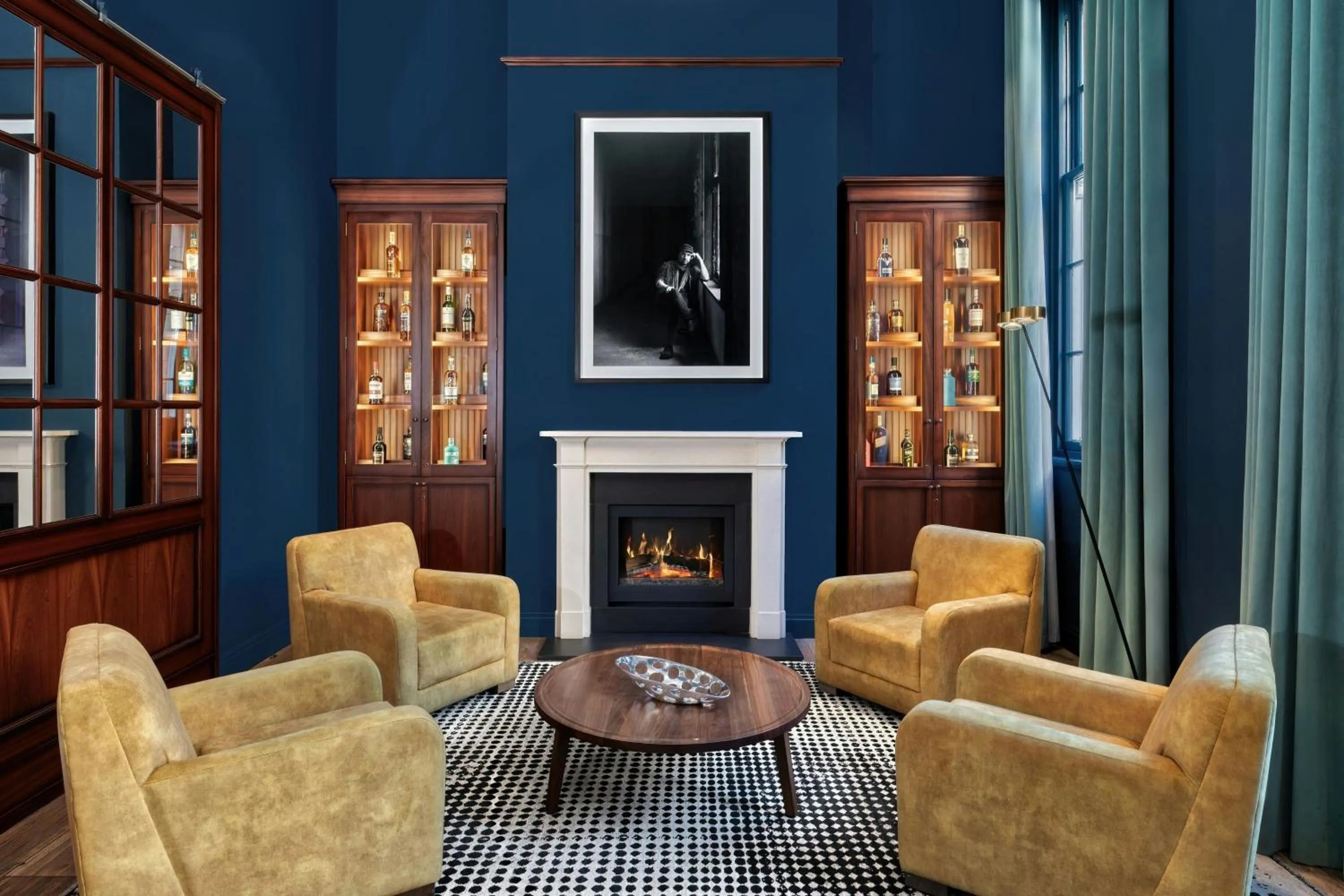 Lounge or bar in Old Town Chambers, Autograph Collection