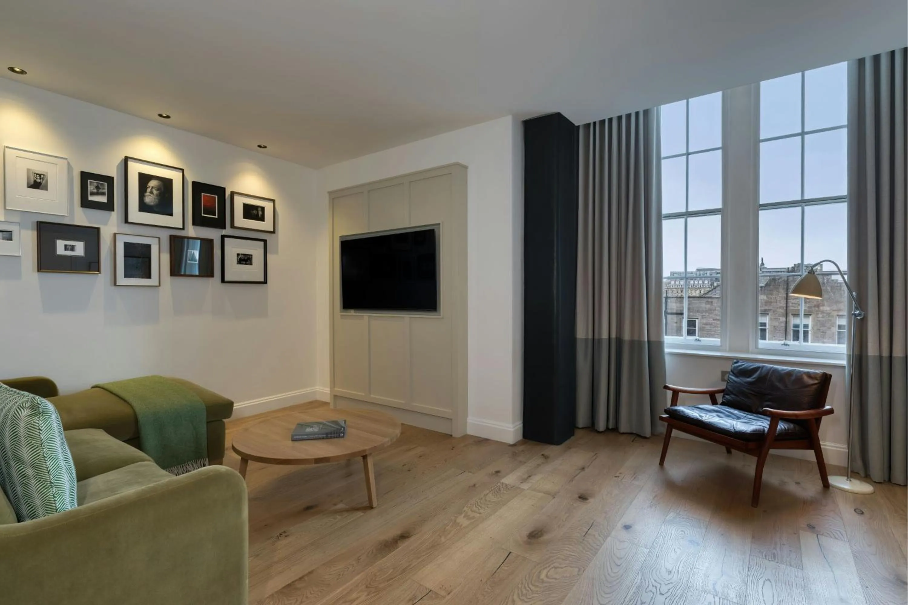 Living room in Old Town Chambers, Autograph Collection