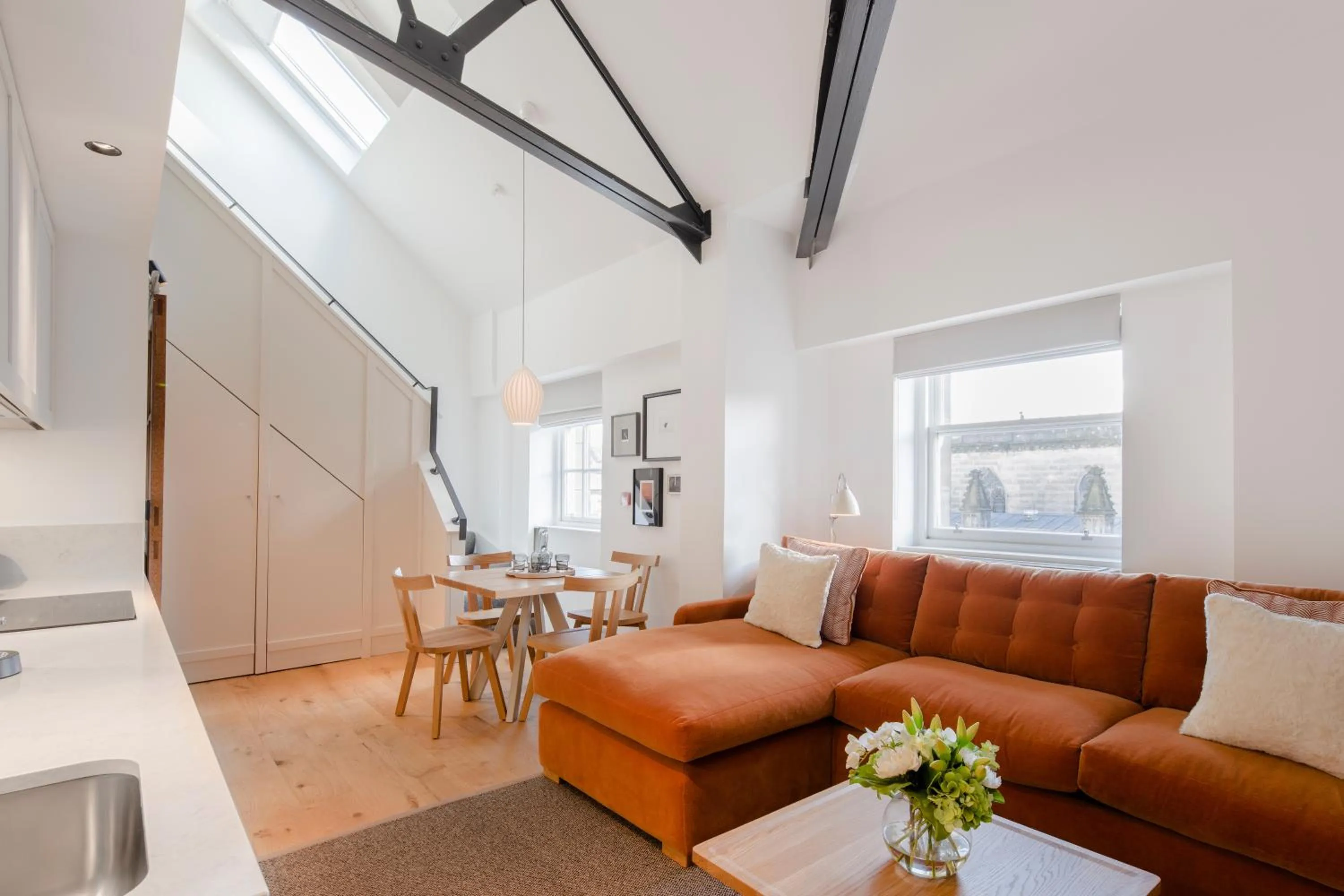 Royal Mile Deluxe One Bedroom Loft Apartment in Cheval Old Town Chambers