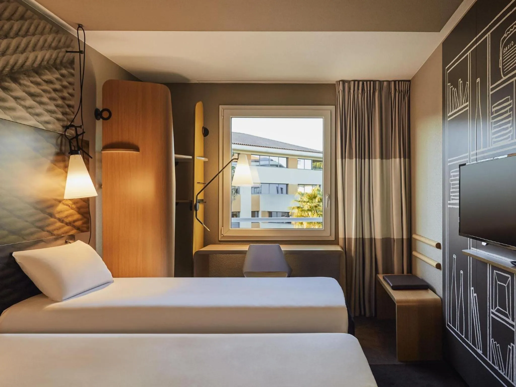 Bedroom, Bed in ibis La Ciotat