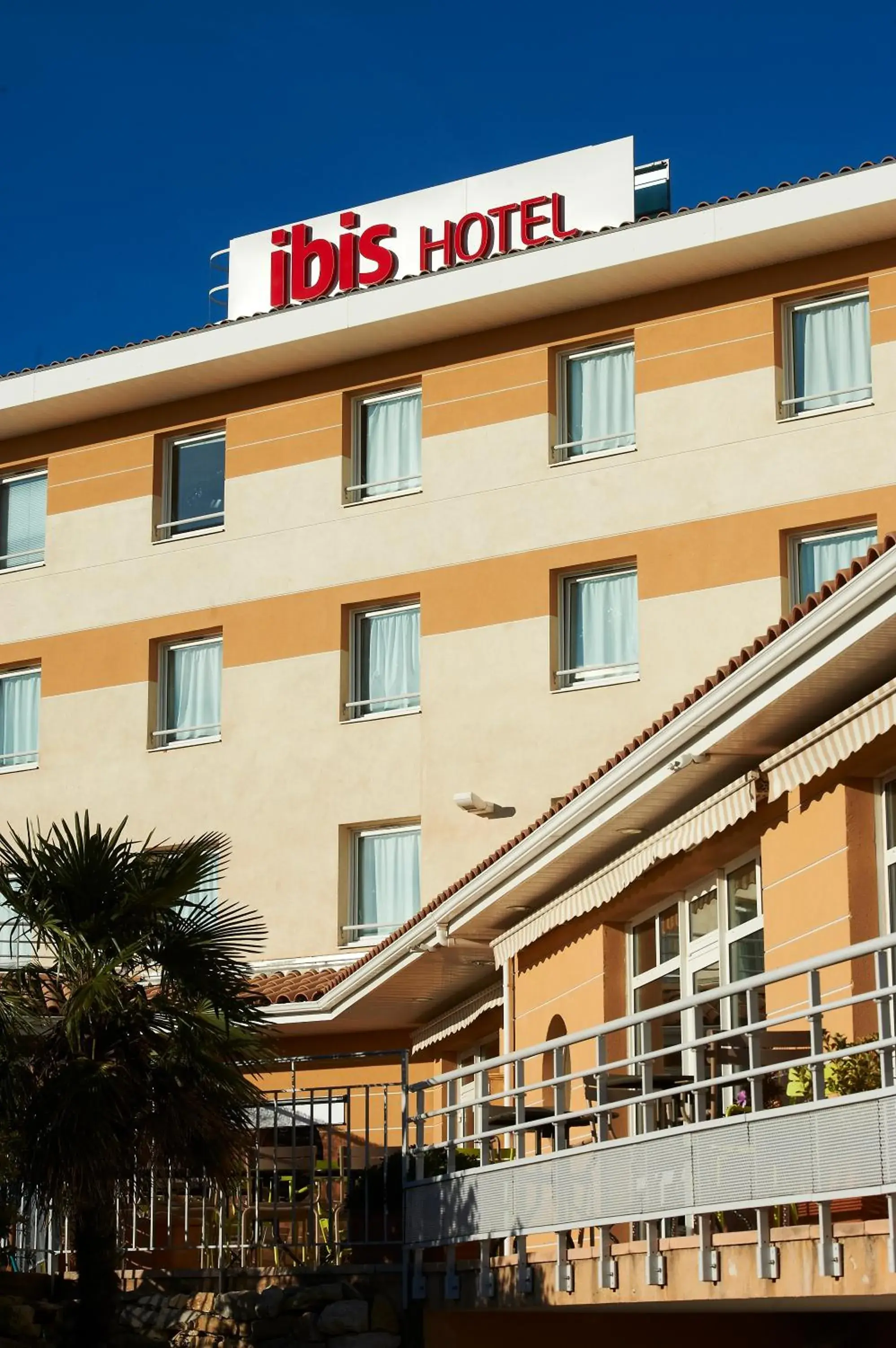 Property building in ibis La Ciotat Property building in ibis La Ciotat