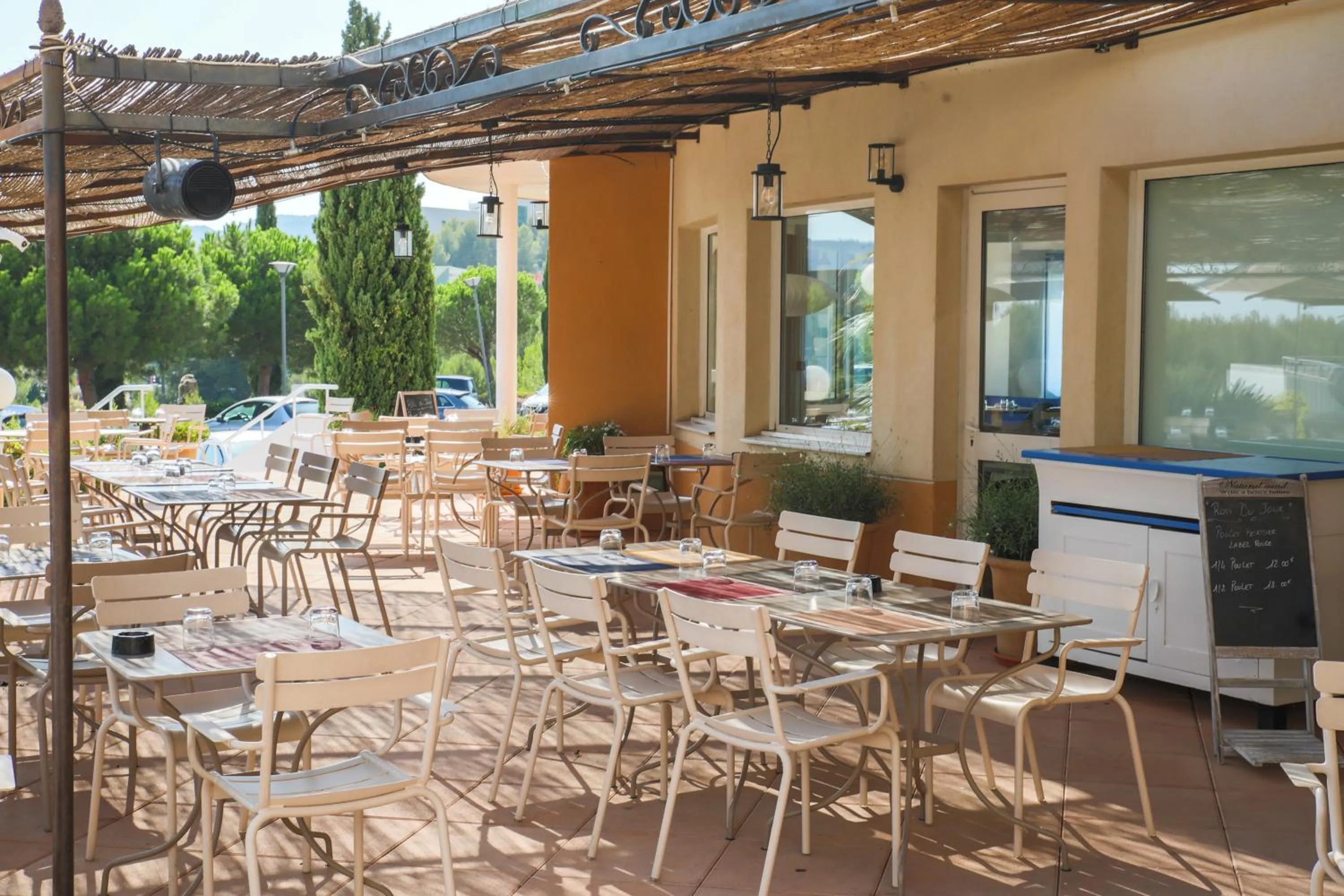 Patio in ibis La Ciotat