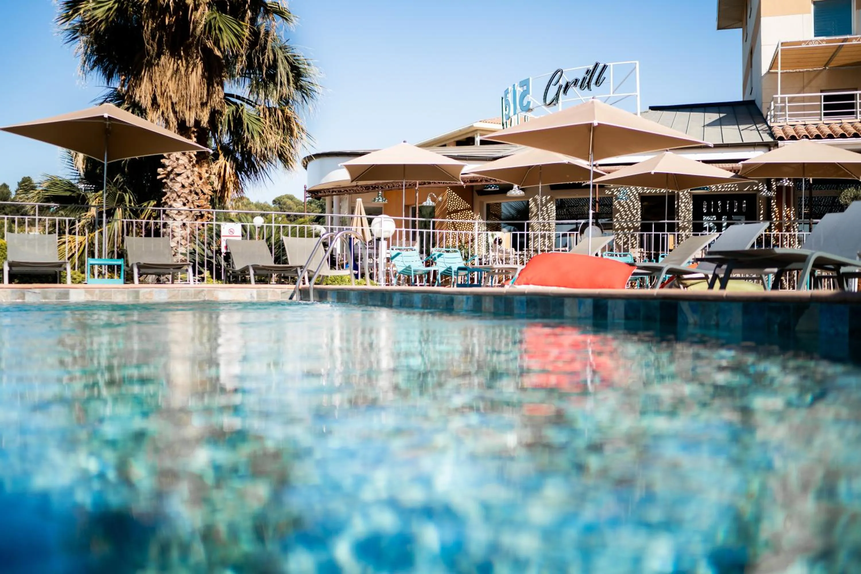 Swimming pool in ibis La Ciotat