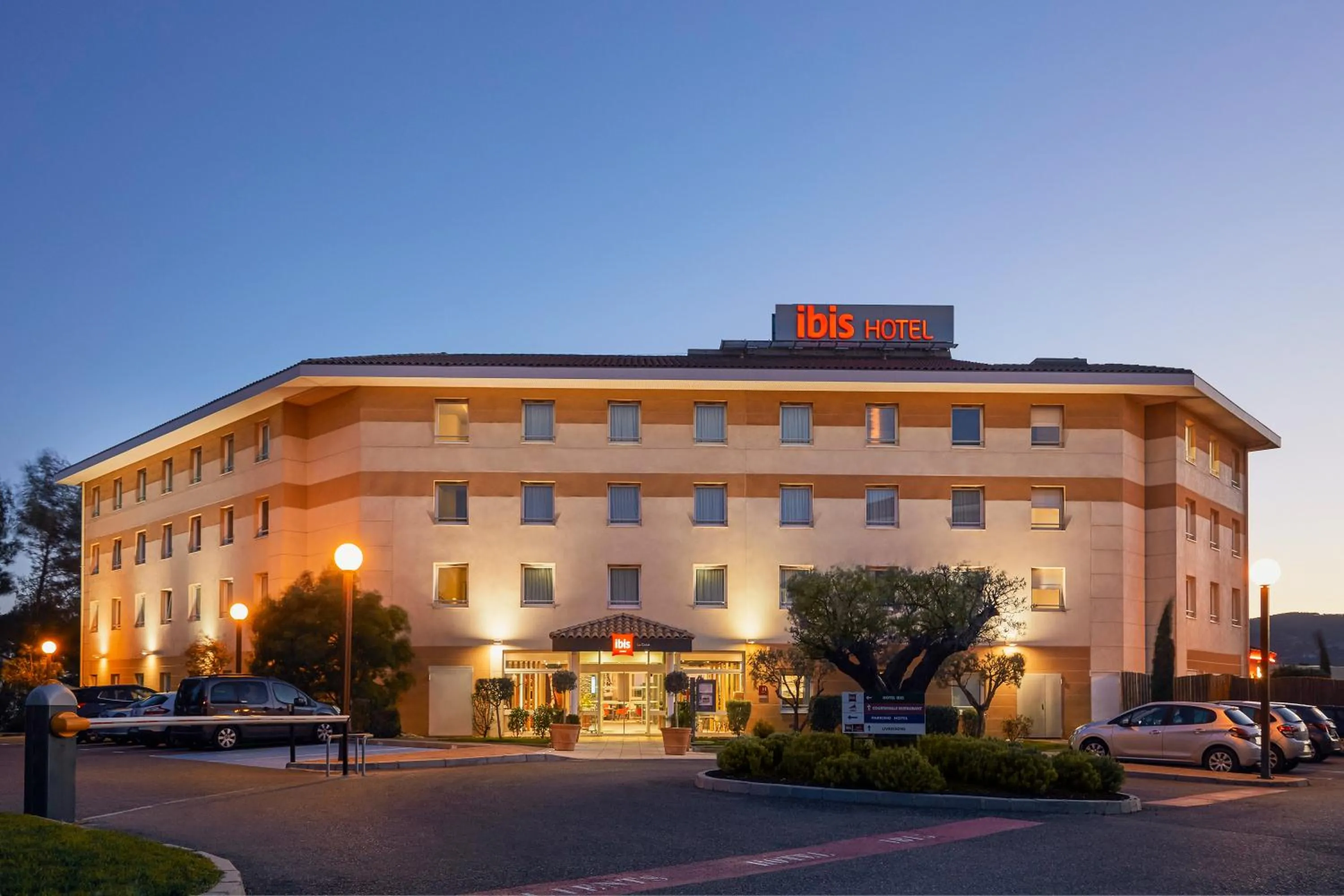 Facade/entrance in ibis La Ciotat