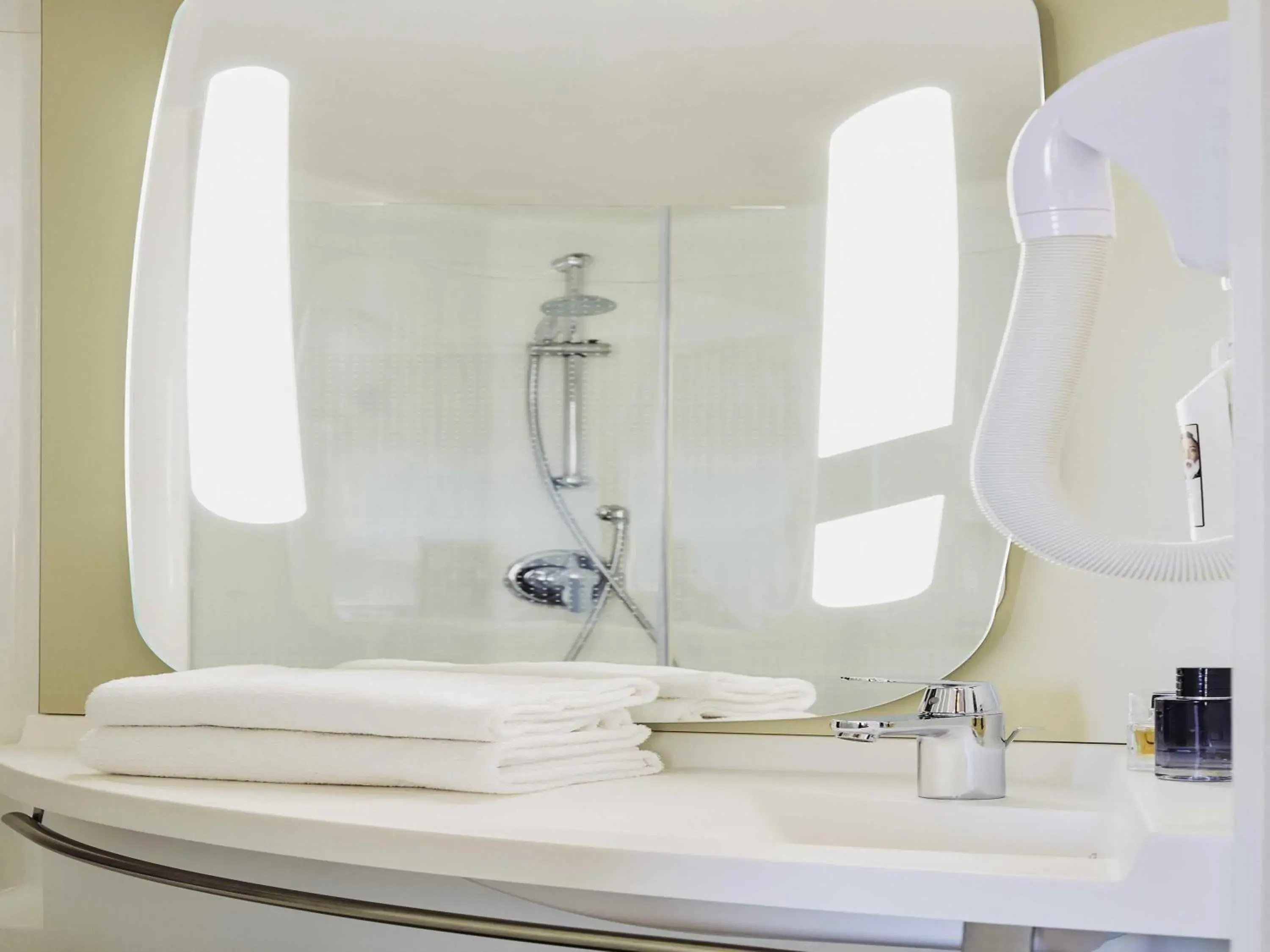 Bedroom in ibis La Ciotat Bedroom in ibis La Ciotat