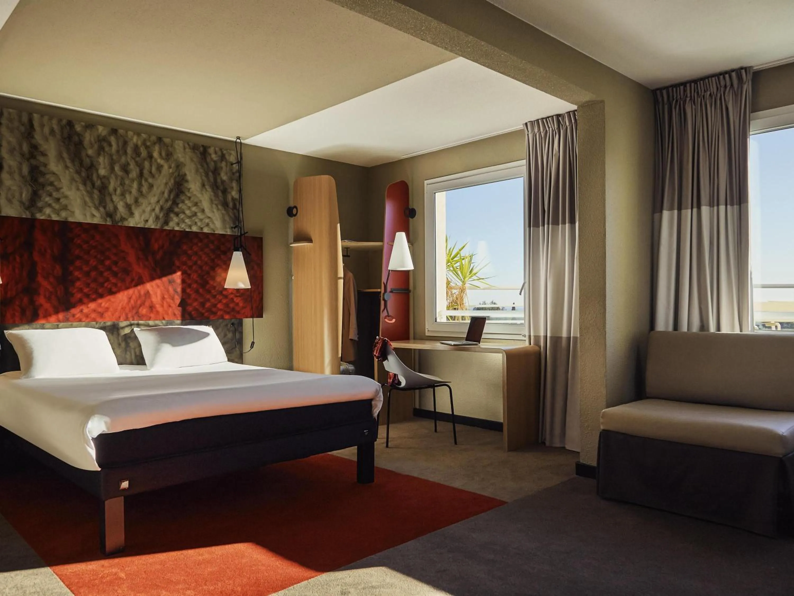 Bedroom, Bed in ibis La Ciotat