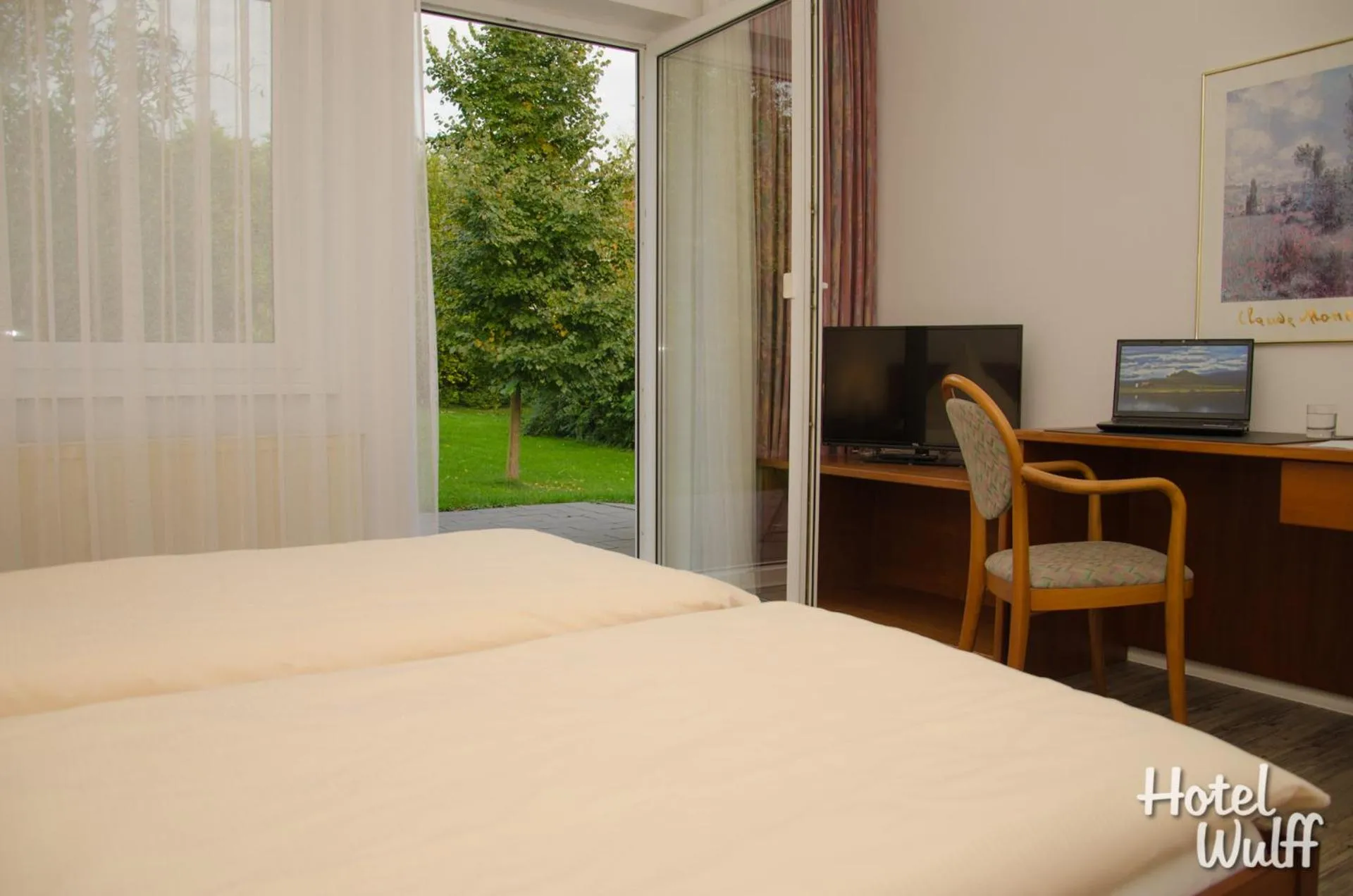 Photo of the whole room, Bed in Hotel Wulff