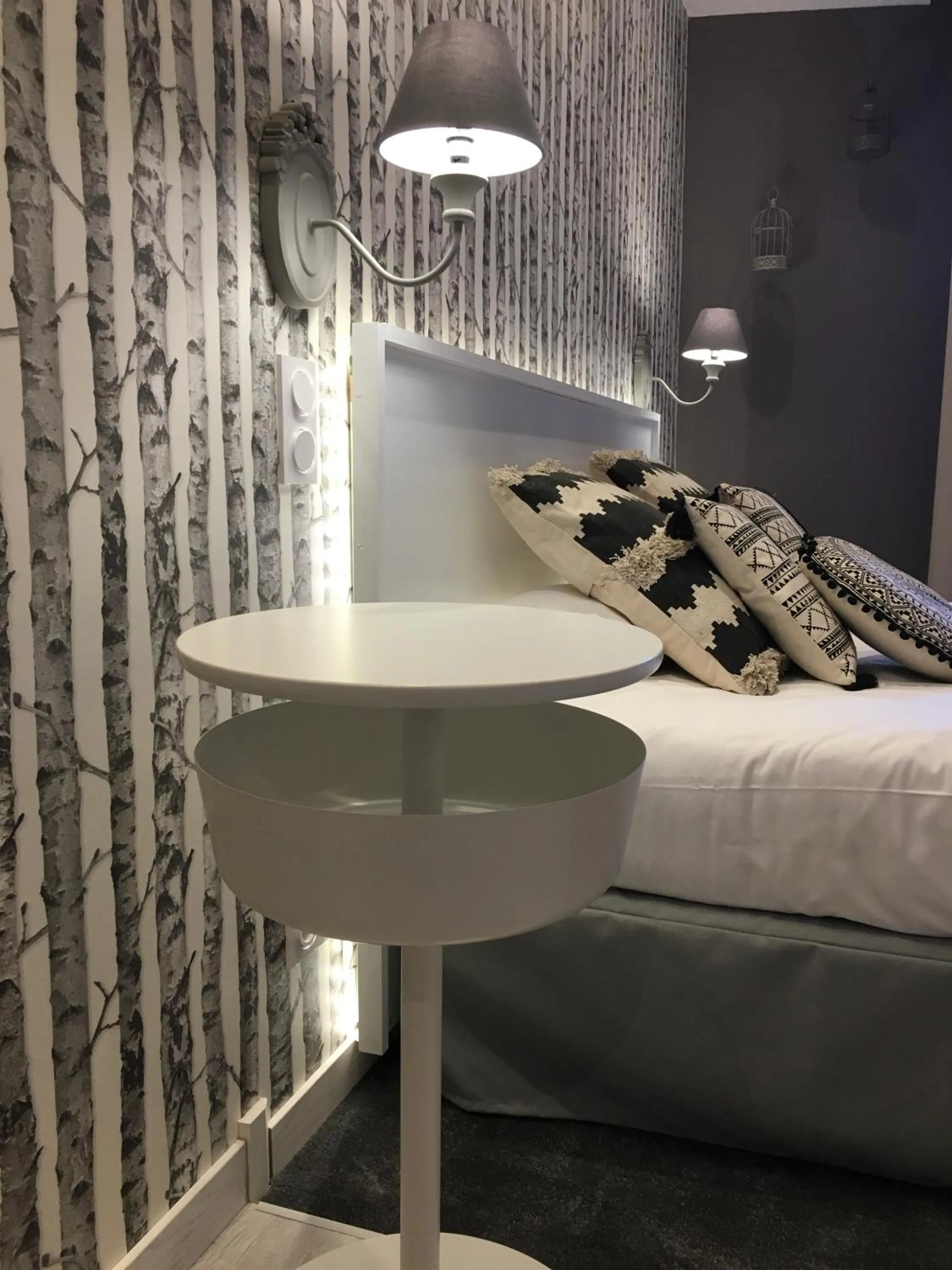 Bed in Logis Hôtel Le Glacier