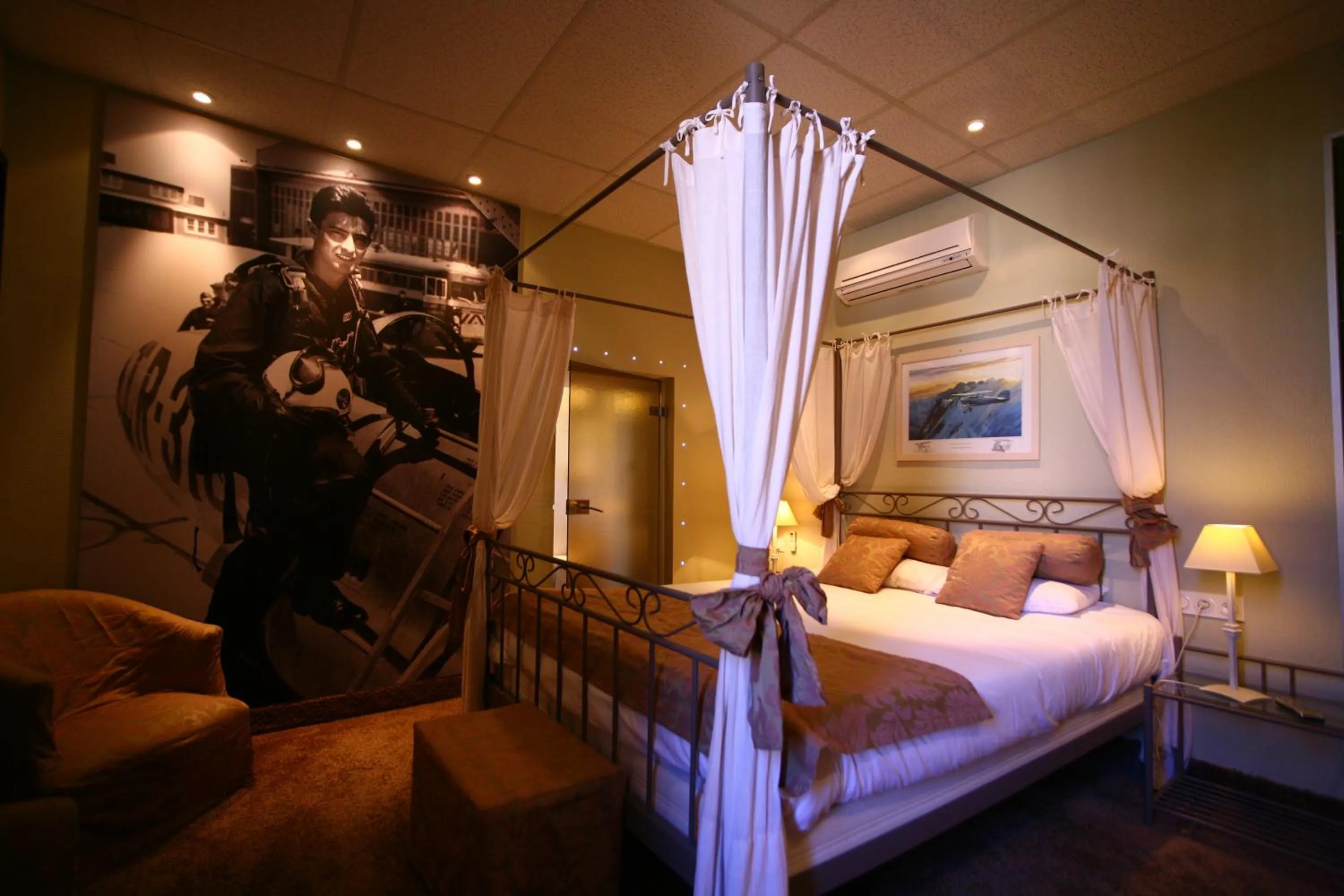 Photo of the whole room, Bed in Logis Hôtel Le Glacier