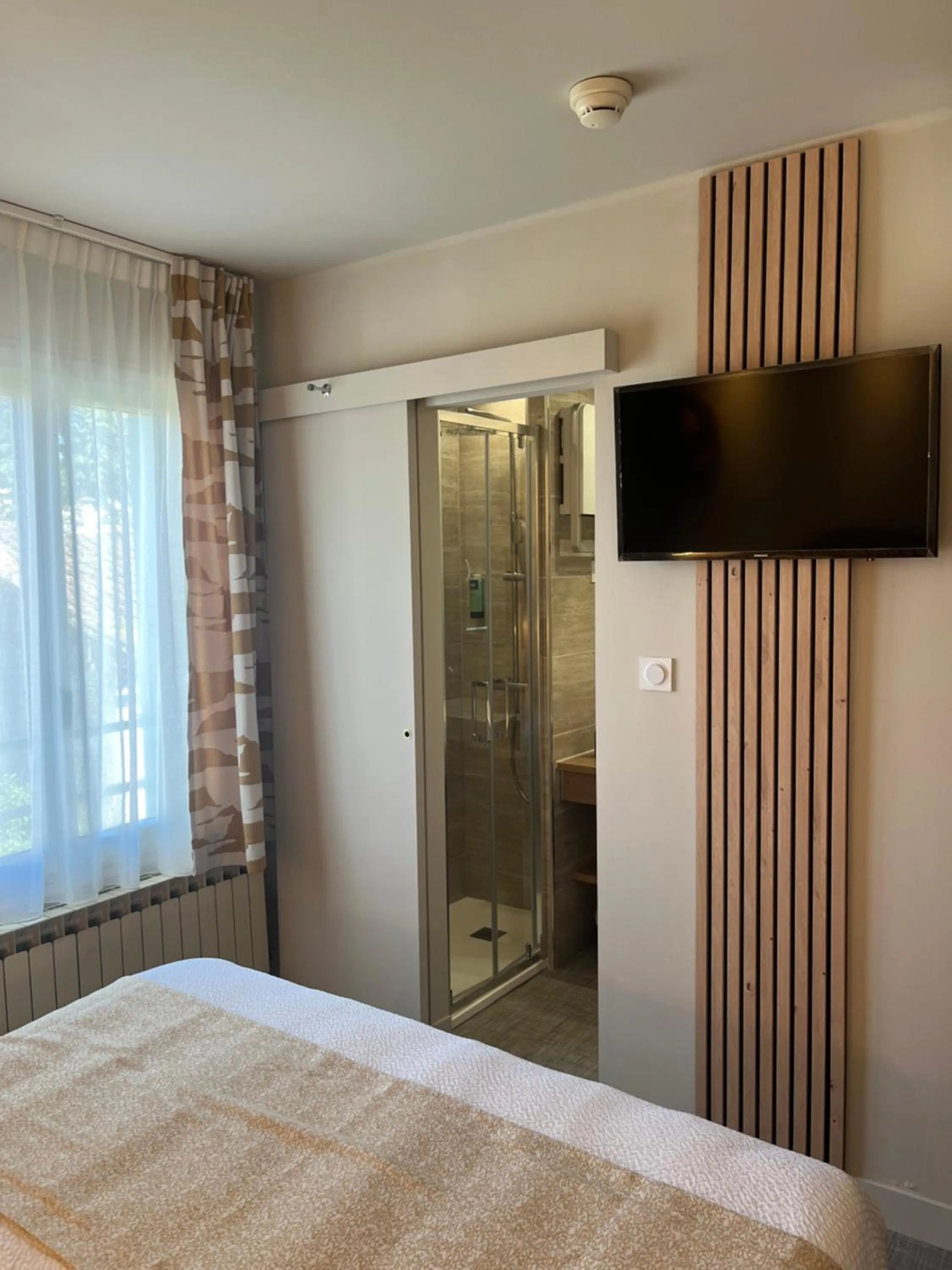 Photo of the whole room, Bed in Logis Hôtel Le Glacier