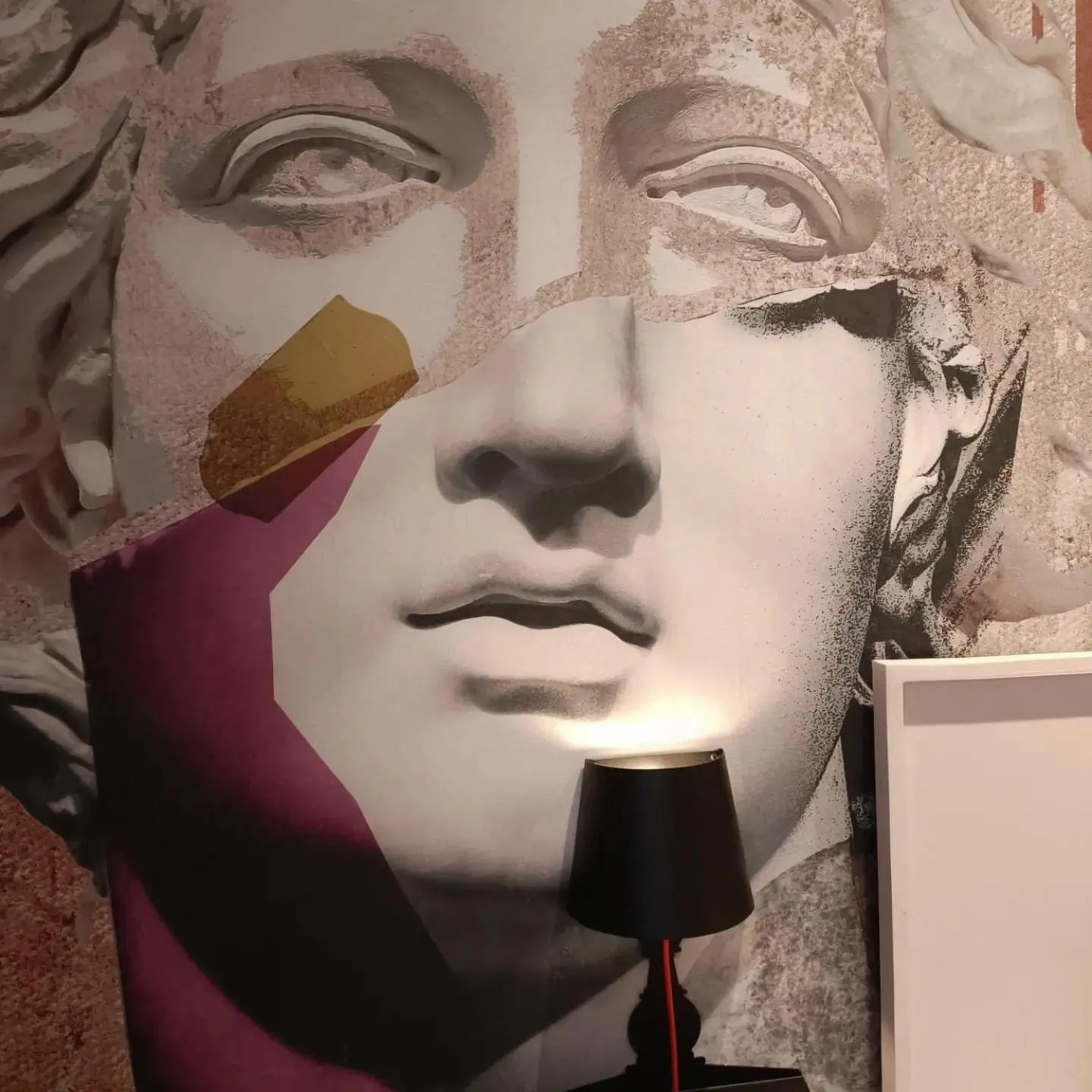 Decorative detail in Logis Hôtel Le Glacier