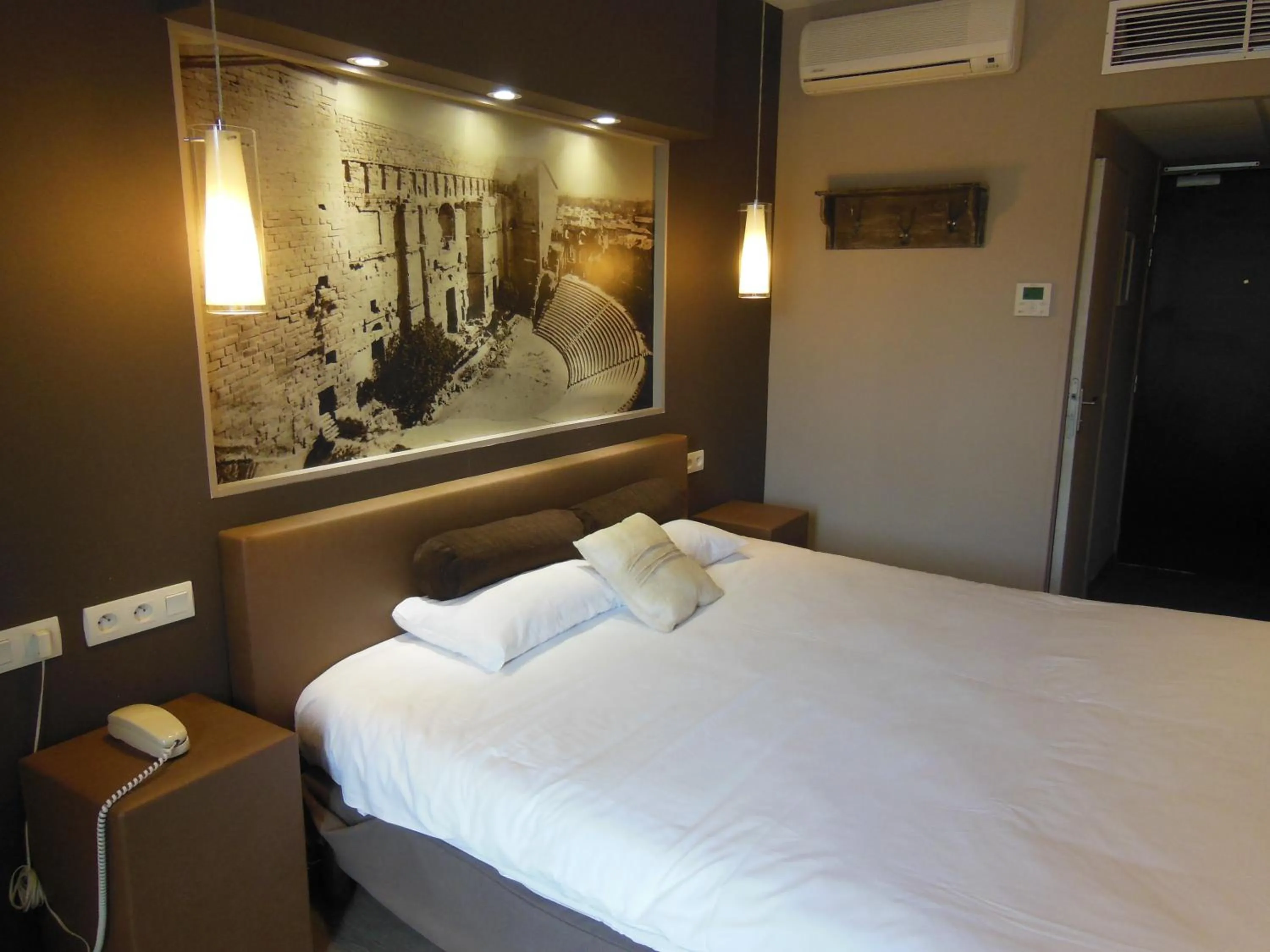 Photo of the whole room, Bed in Logis Hôtel Le Glacier