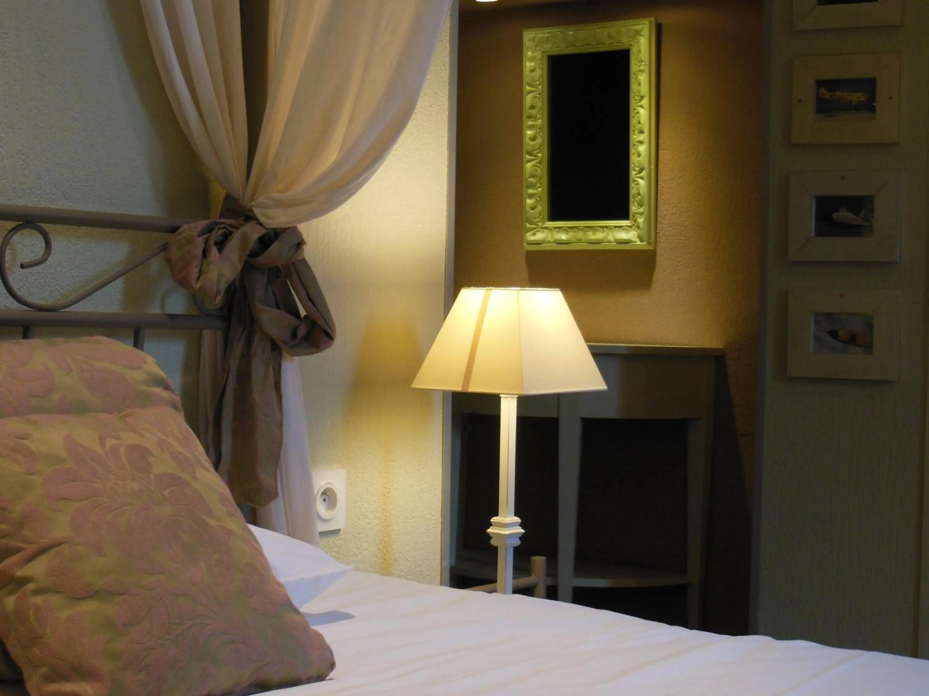 Decorative detail, Bed in Logis Hôtel Le Glacier