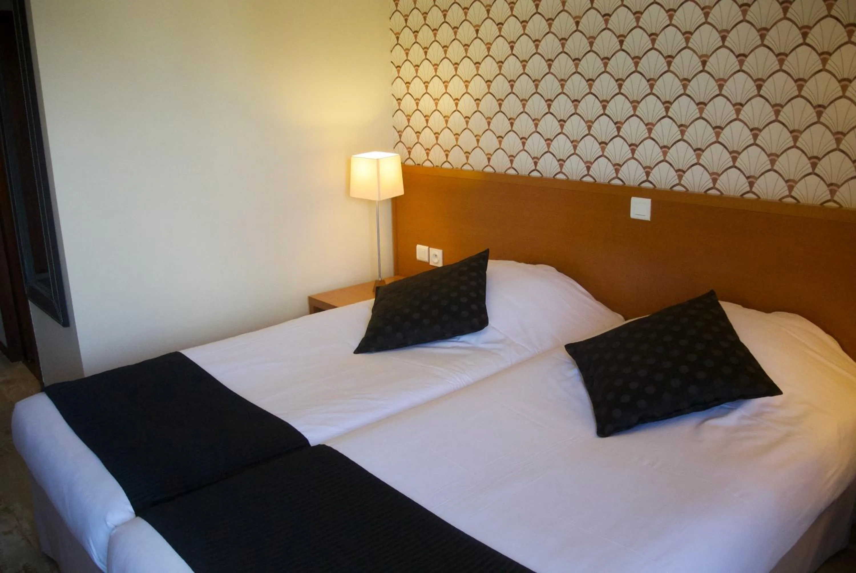 Bed in The Originals City, Hôtel Castel Burgond, Dijon Ouest