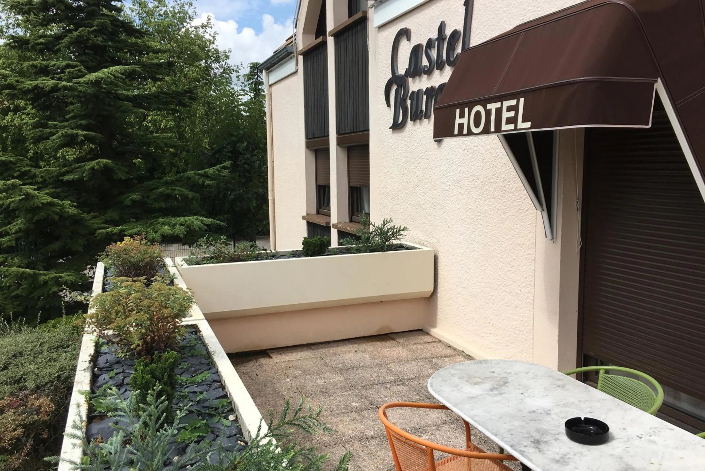 Balcony/Terrace in The Originals City, Hôtel Castel Burgond, Dijon Ouest