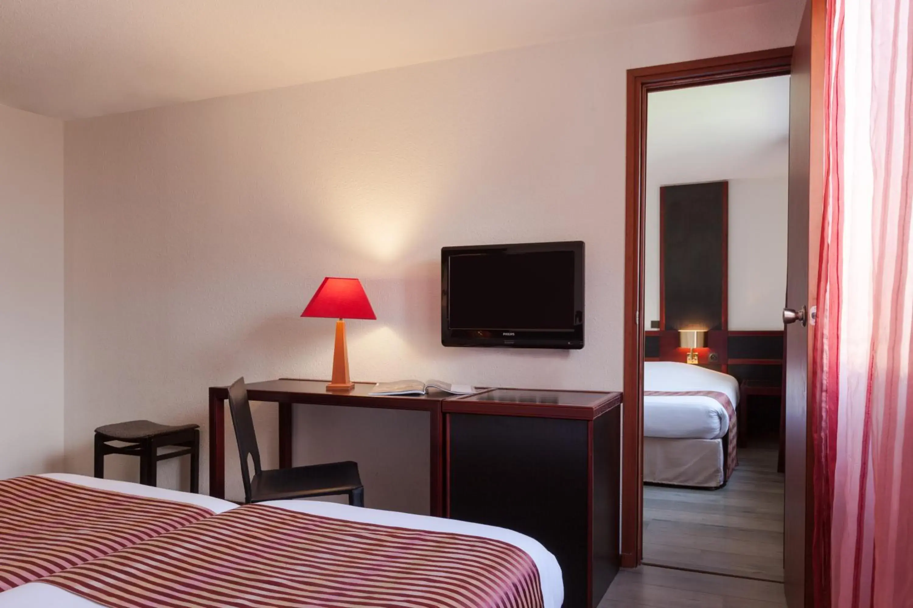 Connecting Room (2 Adults + 2 Children) in The Originals City, Hôtel Castel Burgond, Dijon Ouest Connecting Room (2 Adults + 2 Children) in The Originals City, Hôtel Castel Burgond, Dijon Ouest