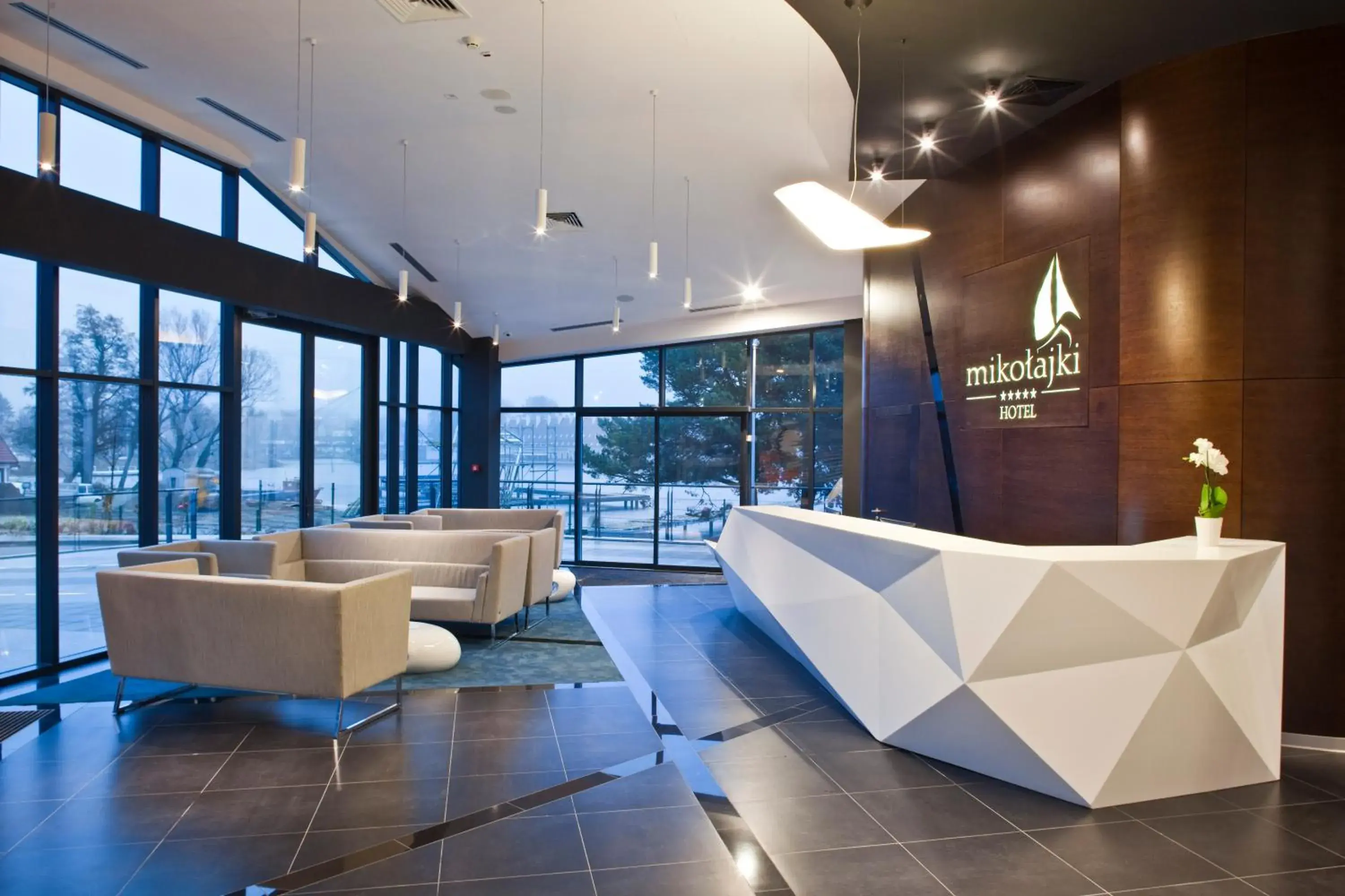 Lobby or reception in Hotel Mikołajki Leisure & SPA - Destigo Hotels Lobby or reception in Hotel Mikołajki Leisure & SPA - Destigo Hotels