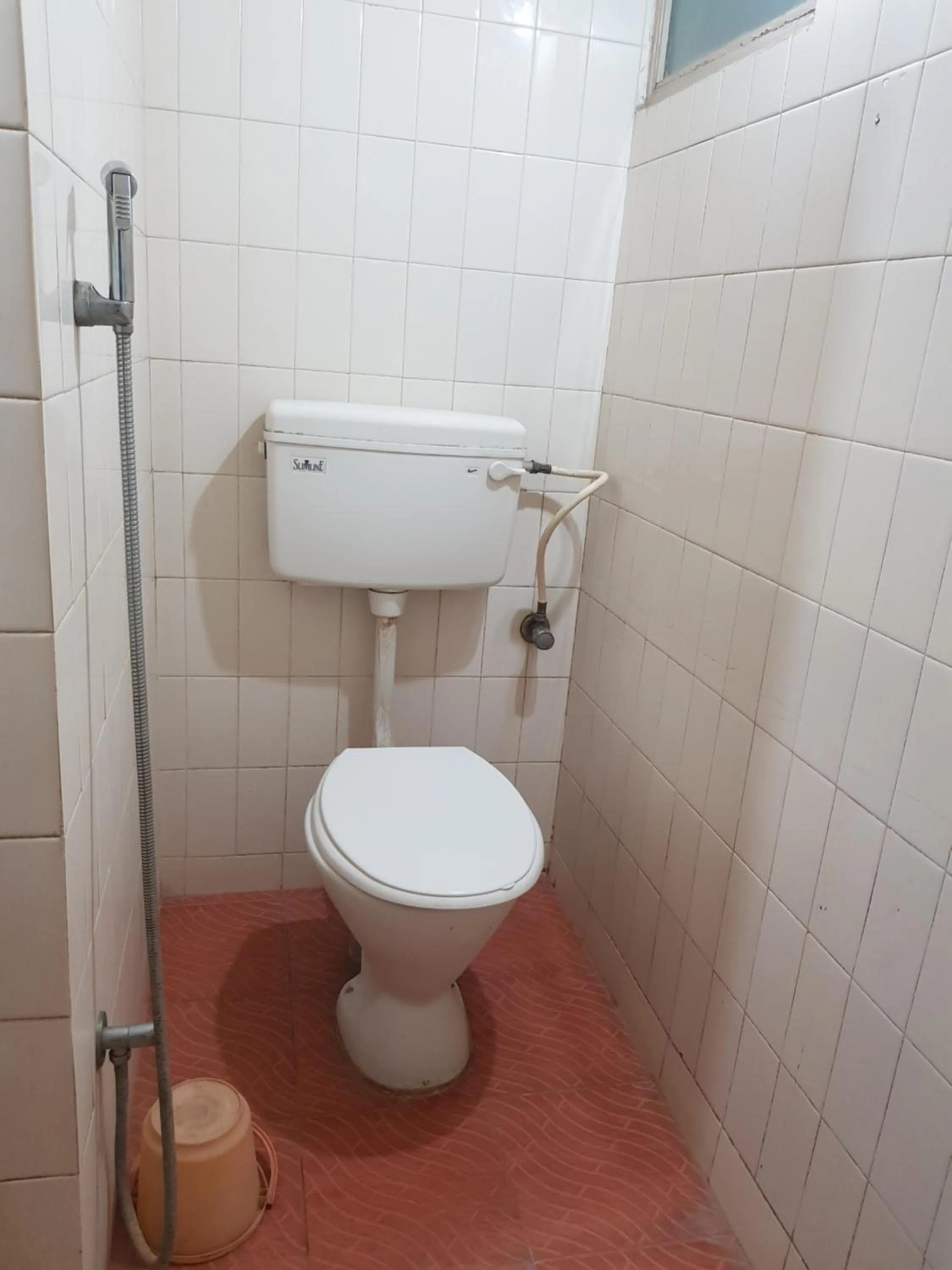 Toilet in Sri Kumara Lodge