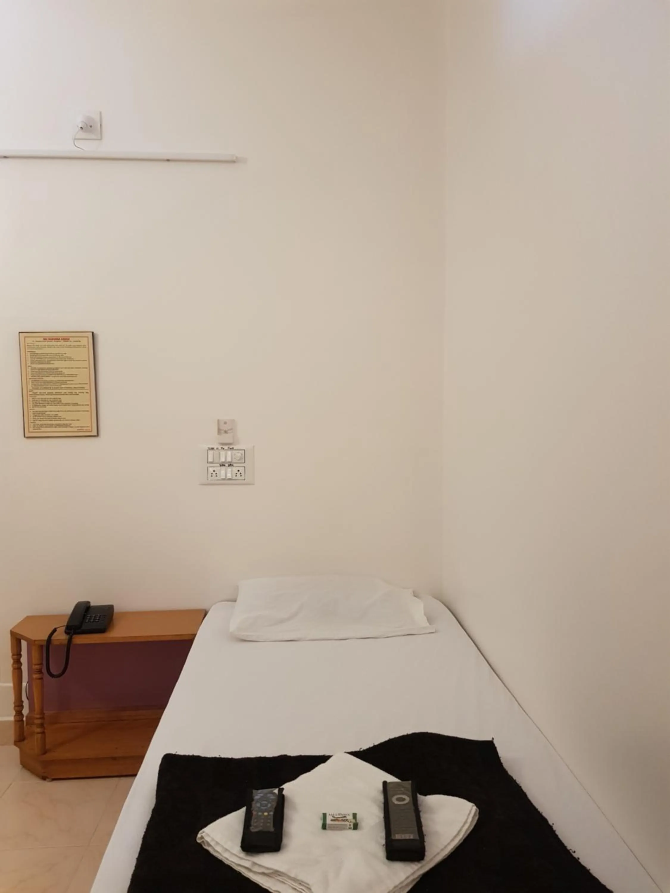 Bed in Sri Kumara Lodge