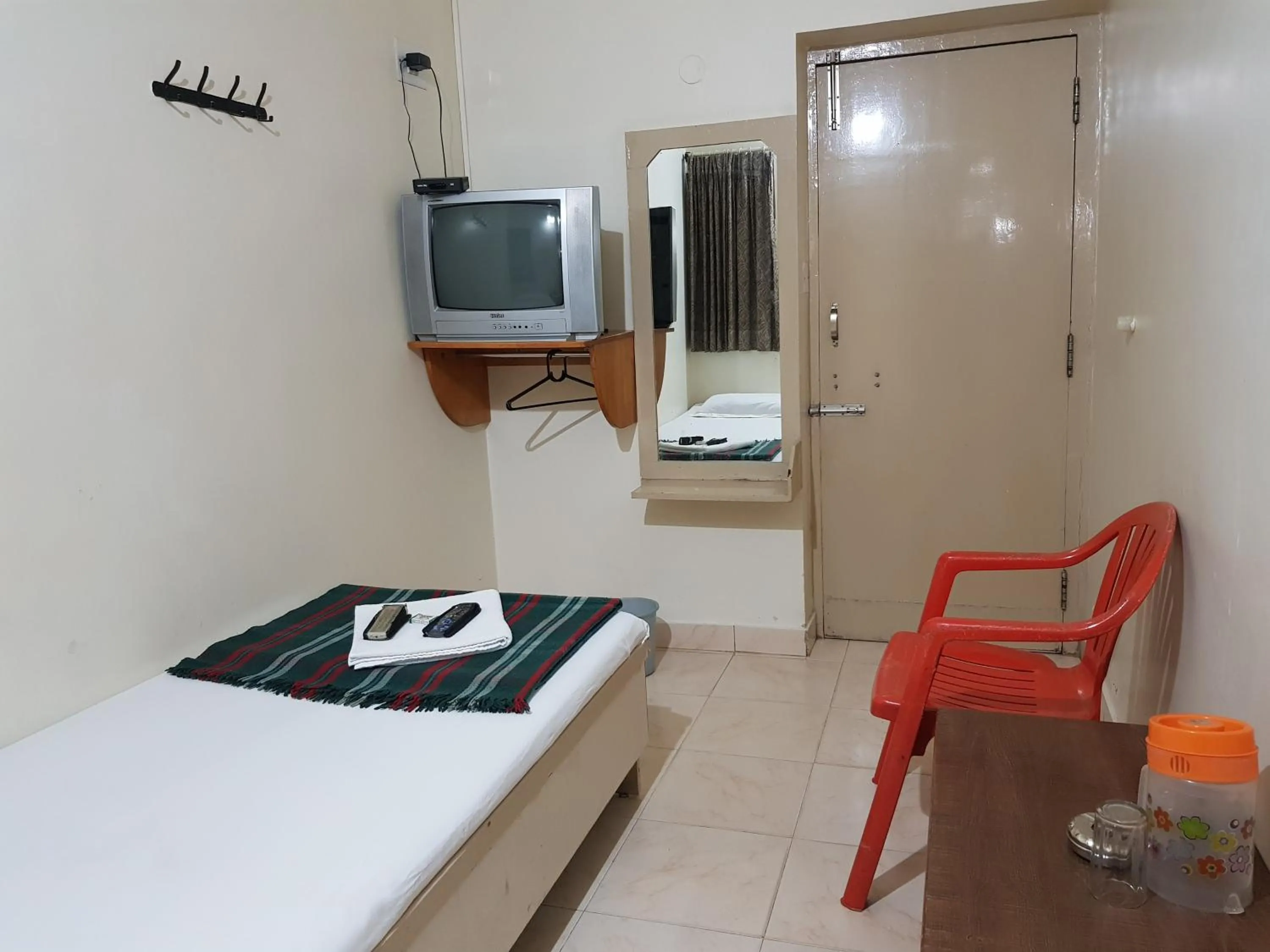 TV and multimedia, Bed in Sri Kumara Lodge