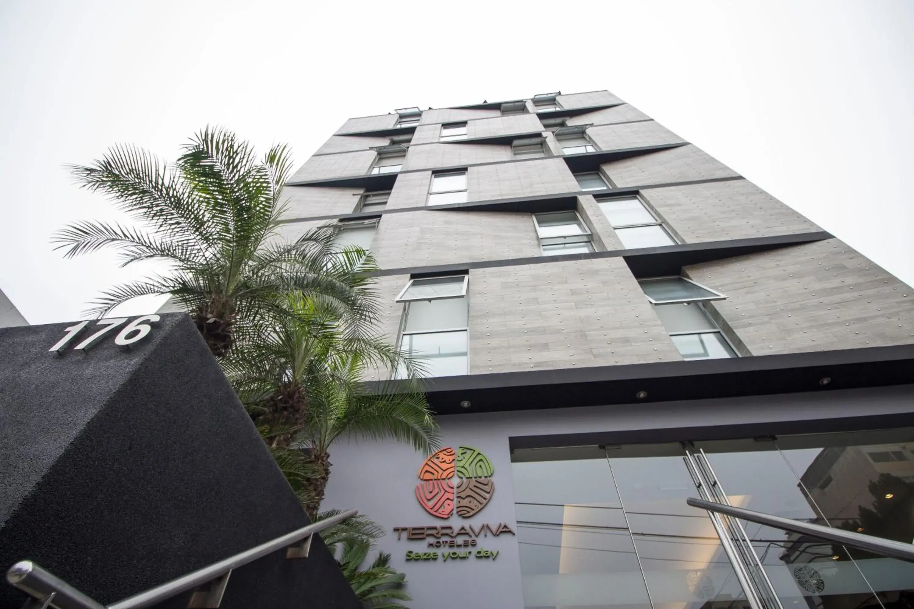 Facade/entrance in Tierra Viva Miraflores Larco Facade/entrance in Tierra Viva Miraflores Larco