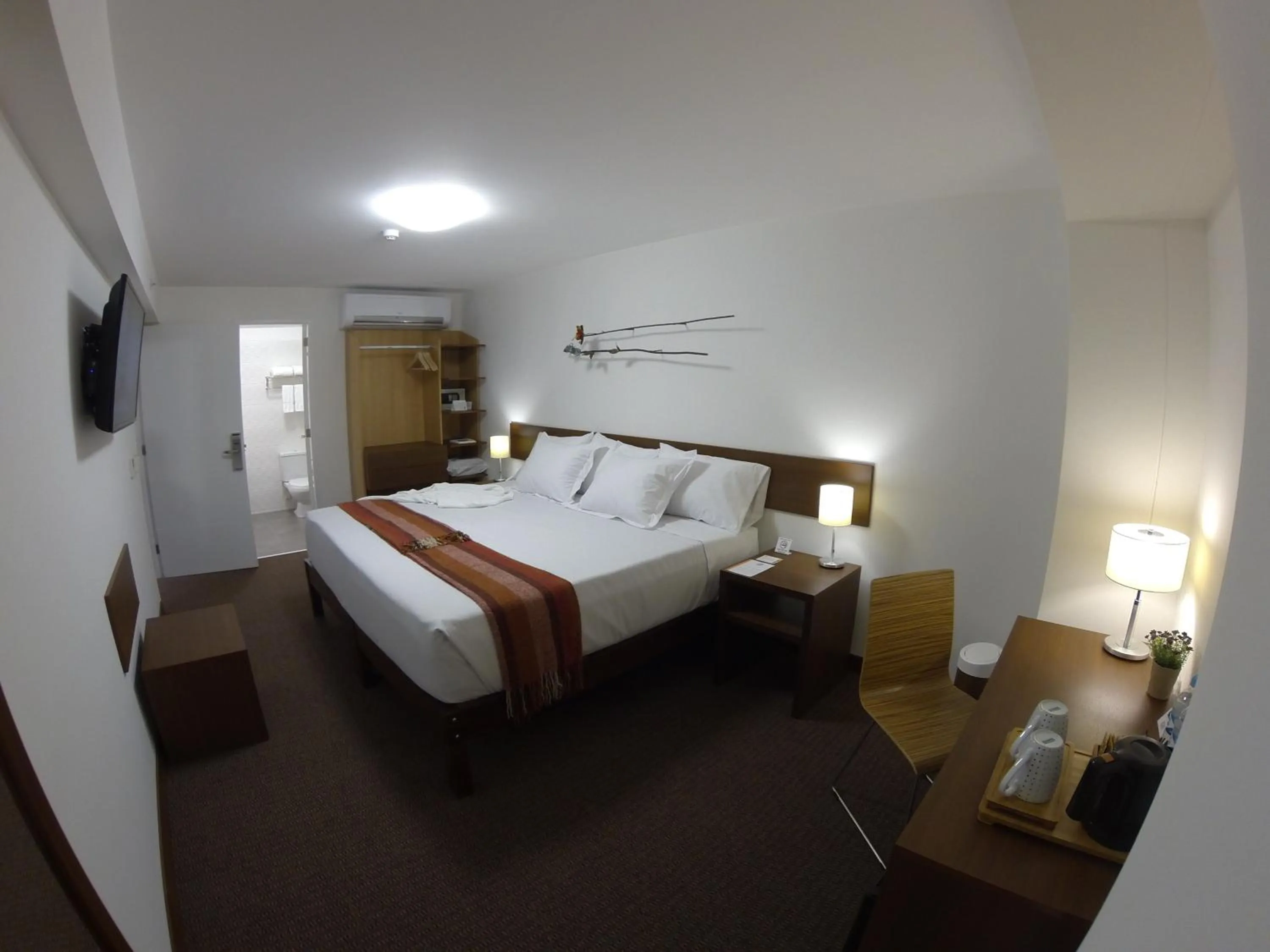 Photo of the whole room, Bed in Tierra Viva Miraflores Larco