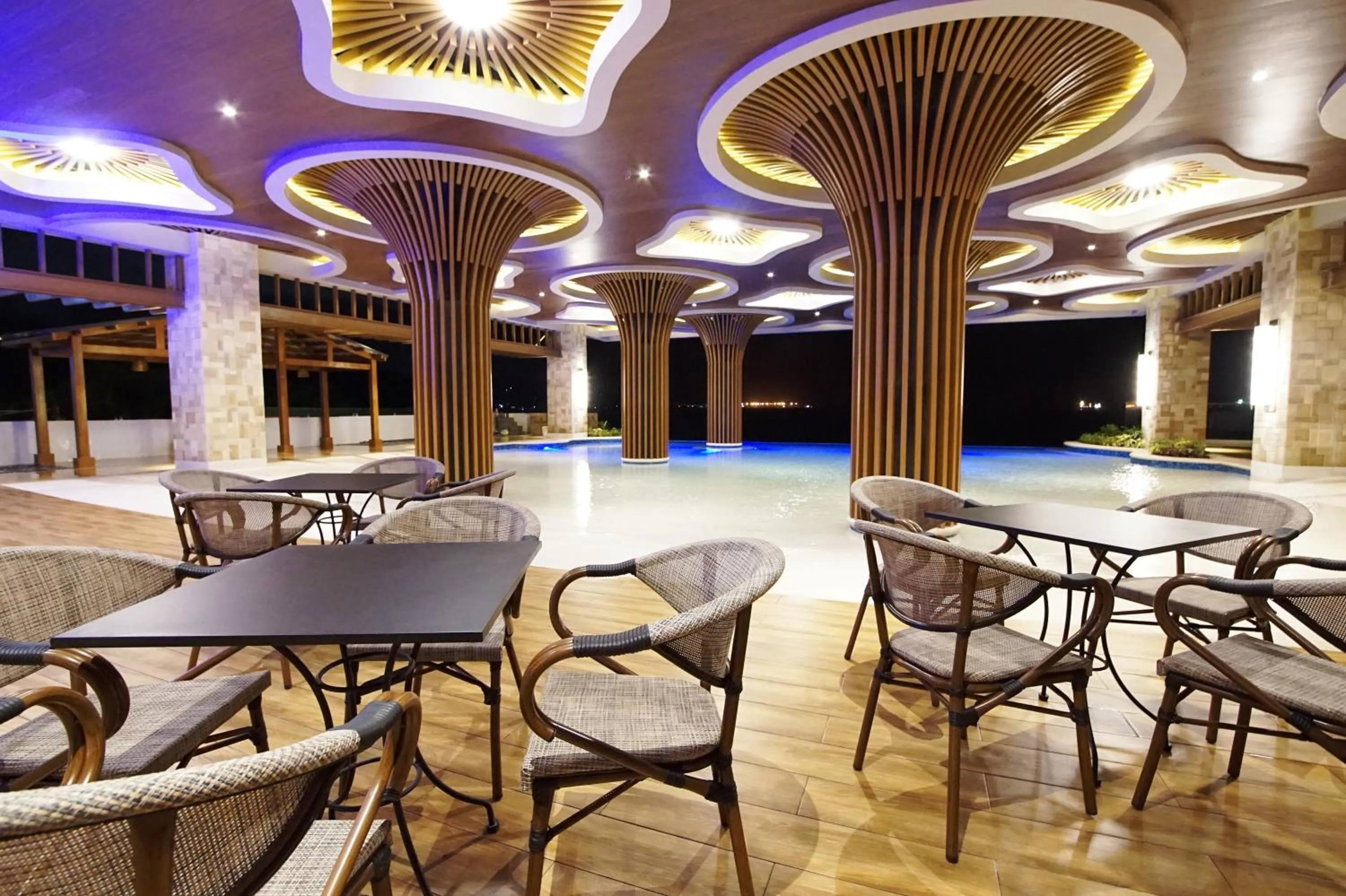 Swimming pool in Central Park Reef Resort