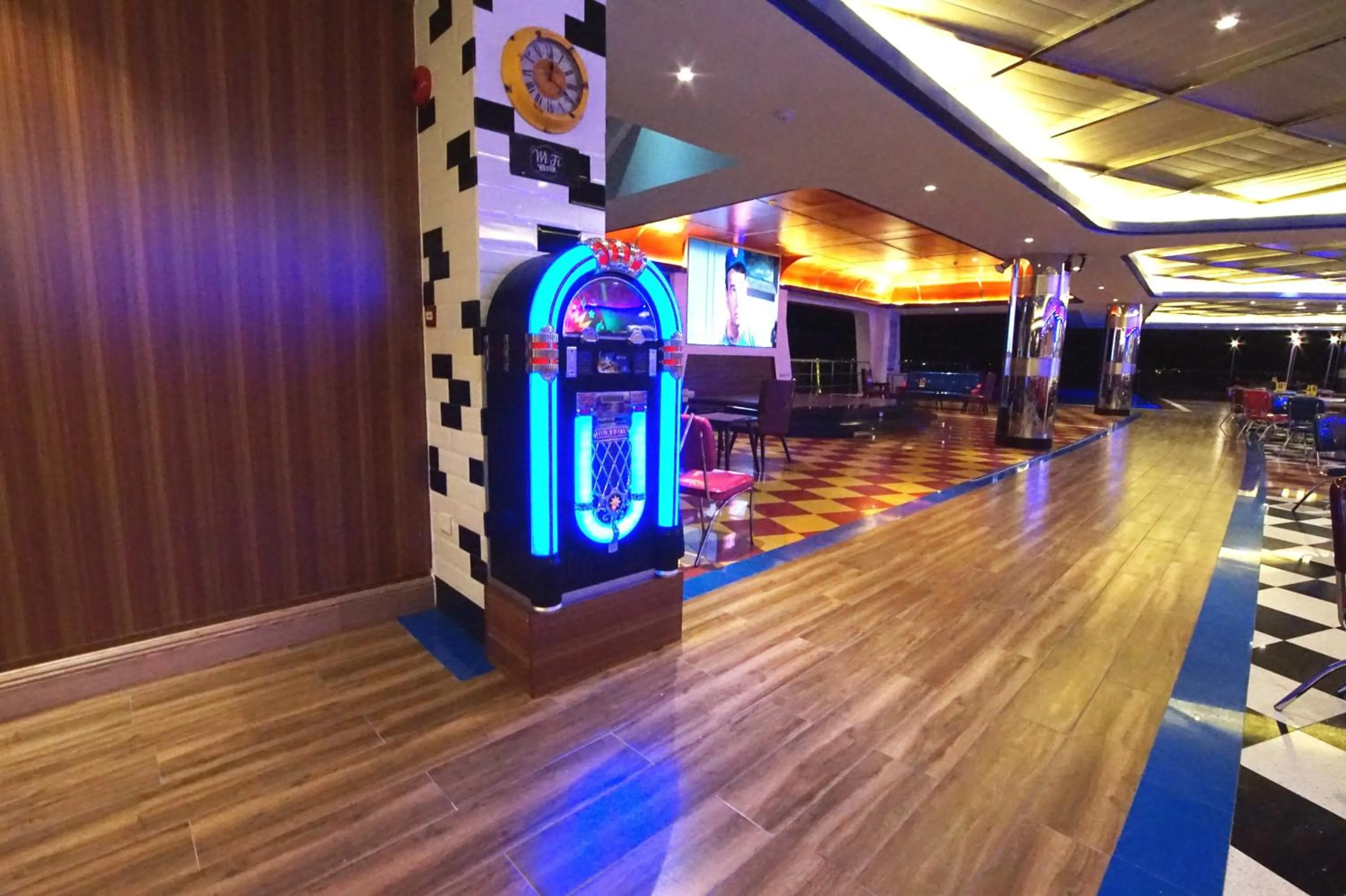 Restaurant/places to eat in Central Park Reef Resort