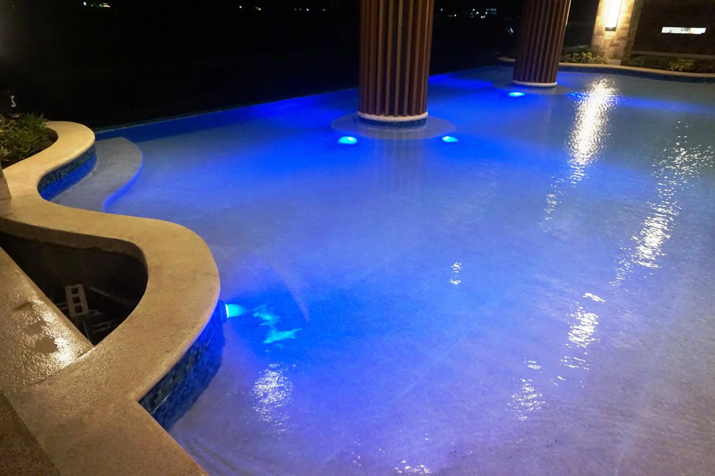 Swimming pool in Central Park Reef Resort