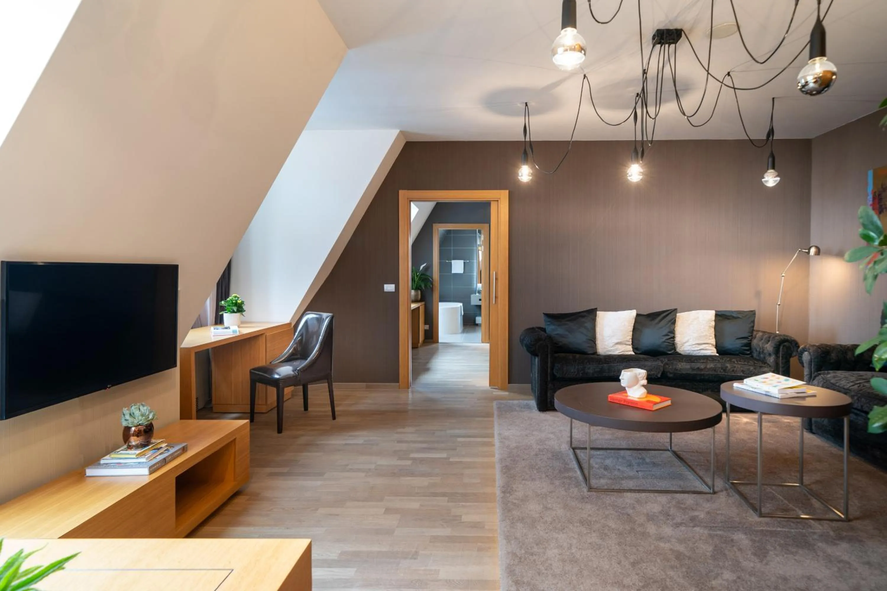 TV and multimedia in INNSiDE by Meliá Prague Old Town