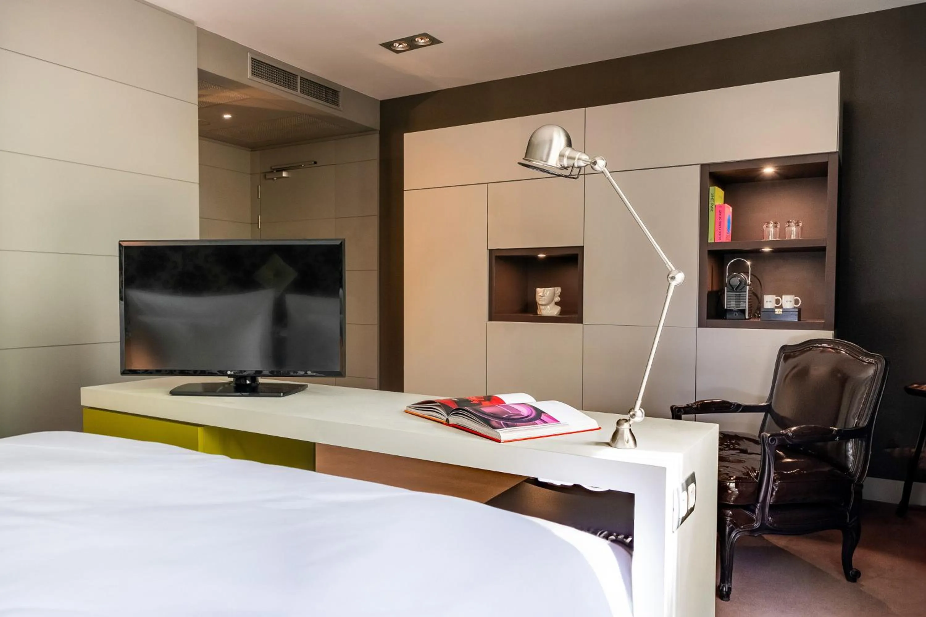TV and multimedia, Bed in INNSiDE by Meliá Prague Old Town