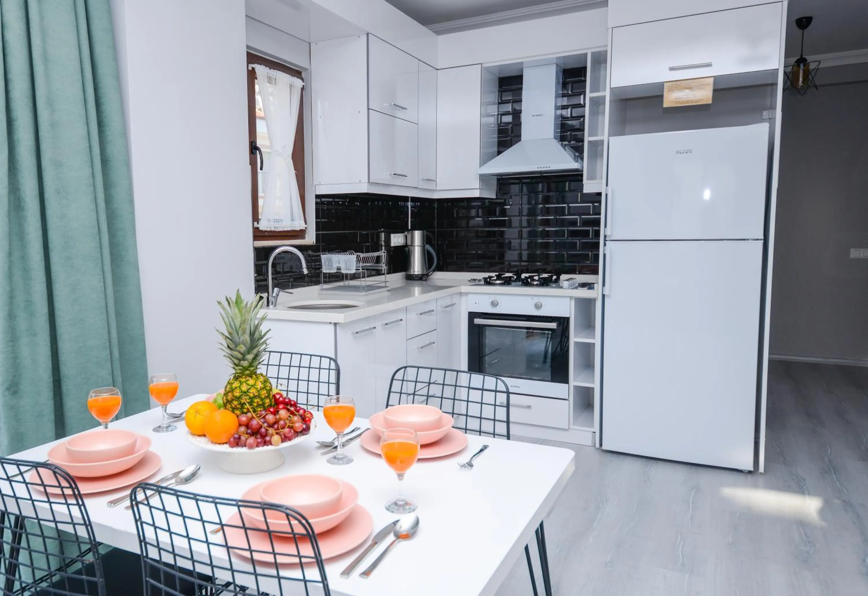 Kitchen or kitchenette in Bahçe Apart