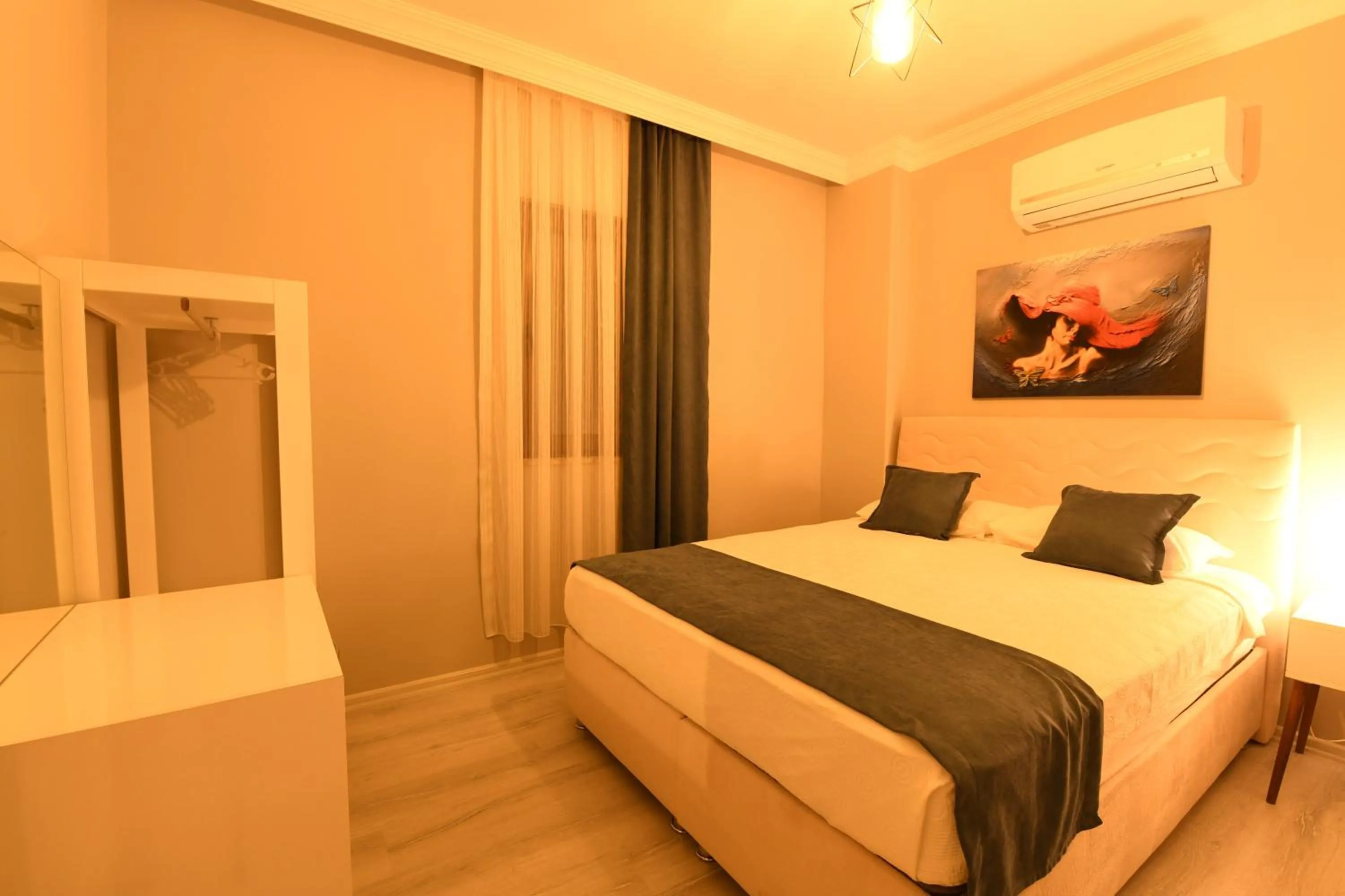 Night, Bed in Bahçe Apart