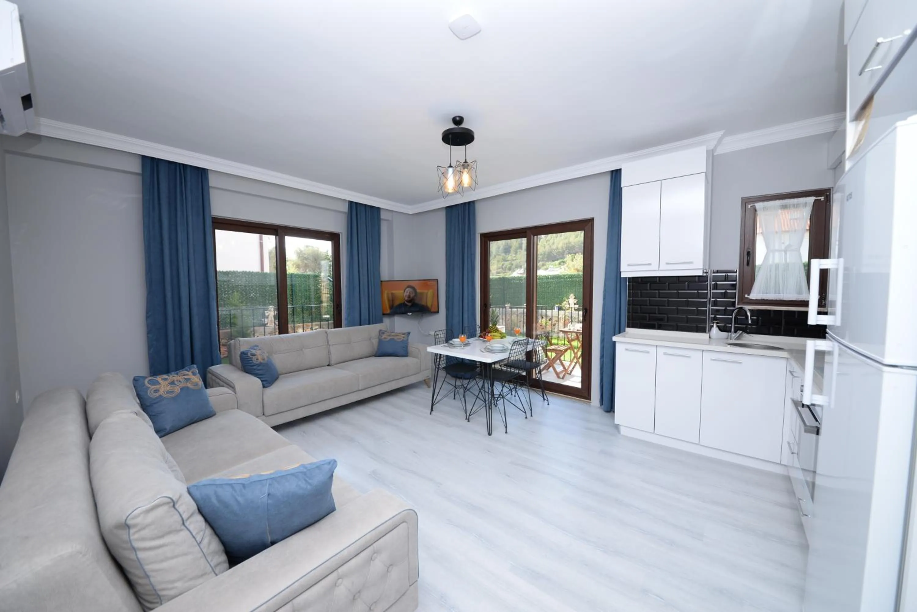 Kitchen or kitchenette in Bahçe Apart