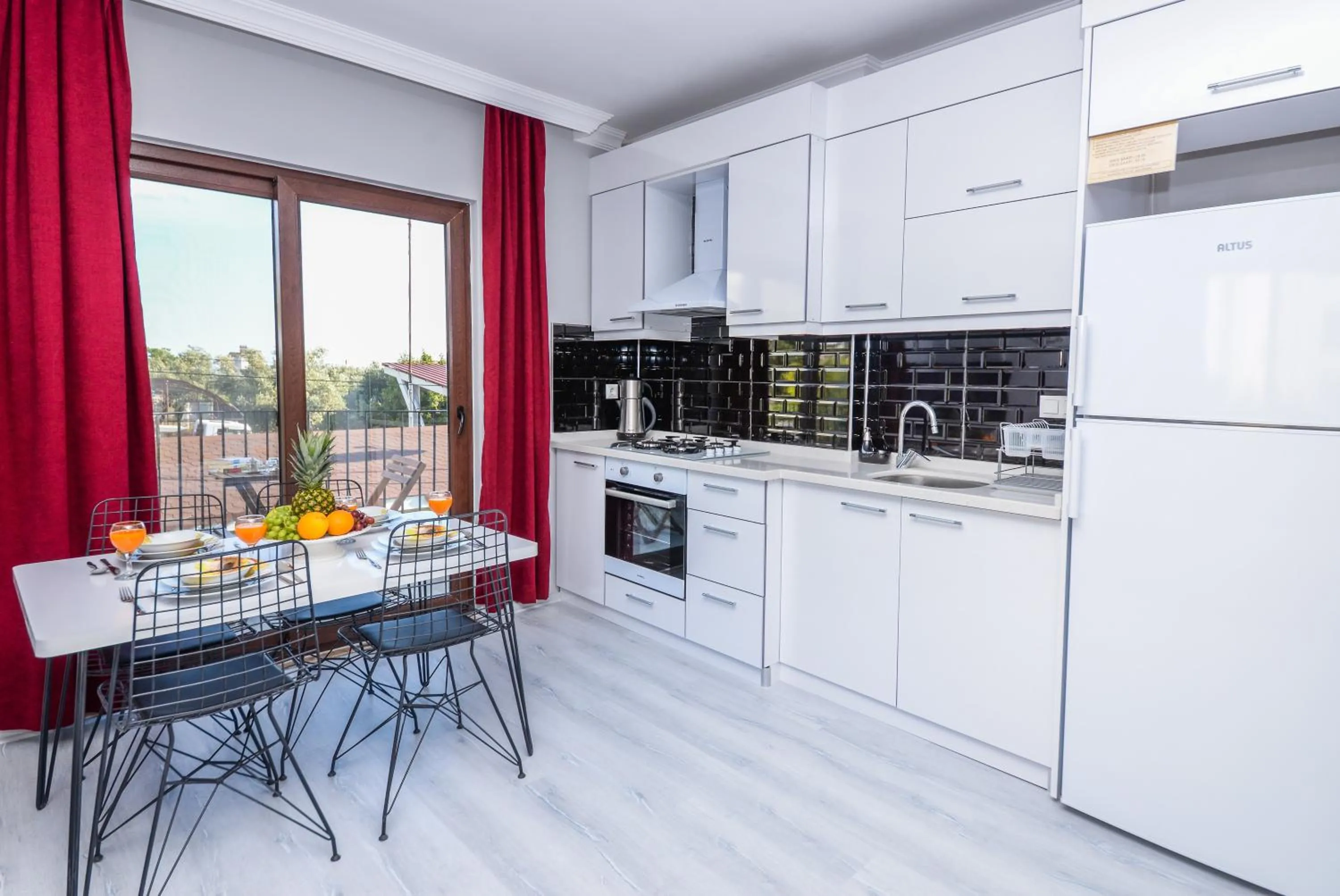 Kitchen or kitchenette in Bahçe Apart