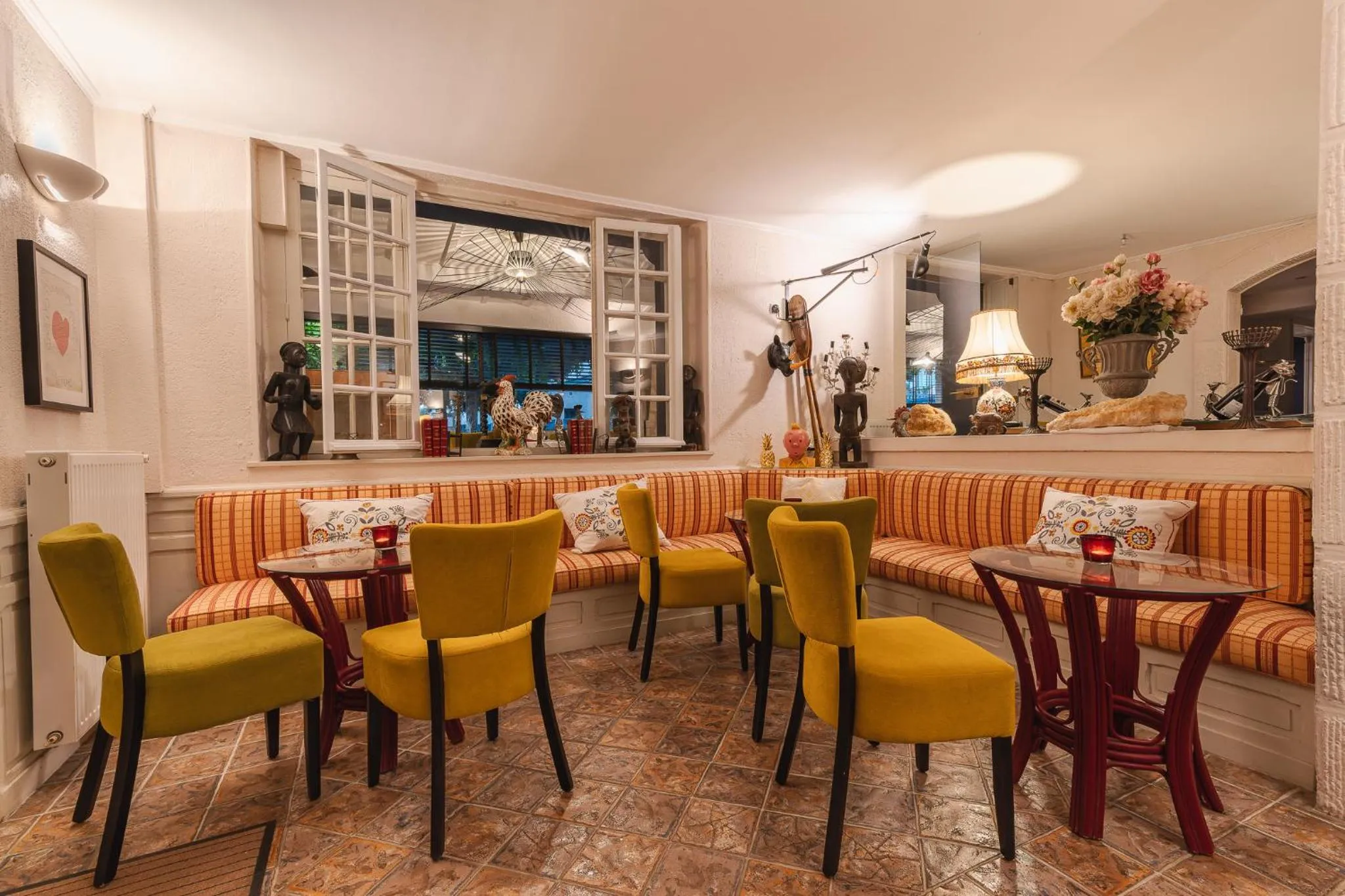 Lounge or bar in Hostellerie du Passeur - Hôtel & Restaurant - Climatisation et Piscine chauffée