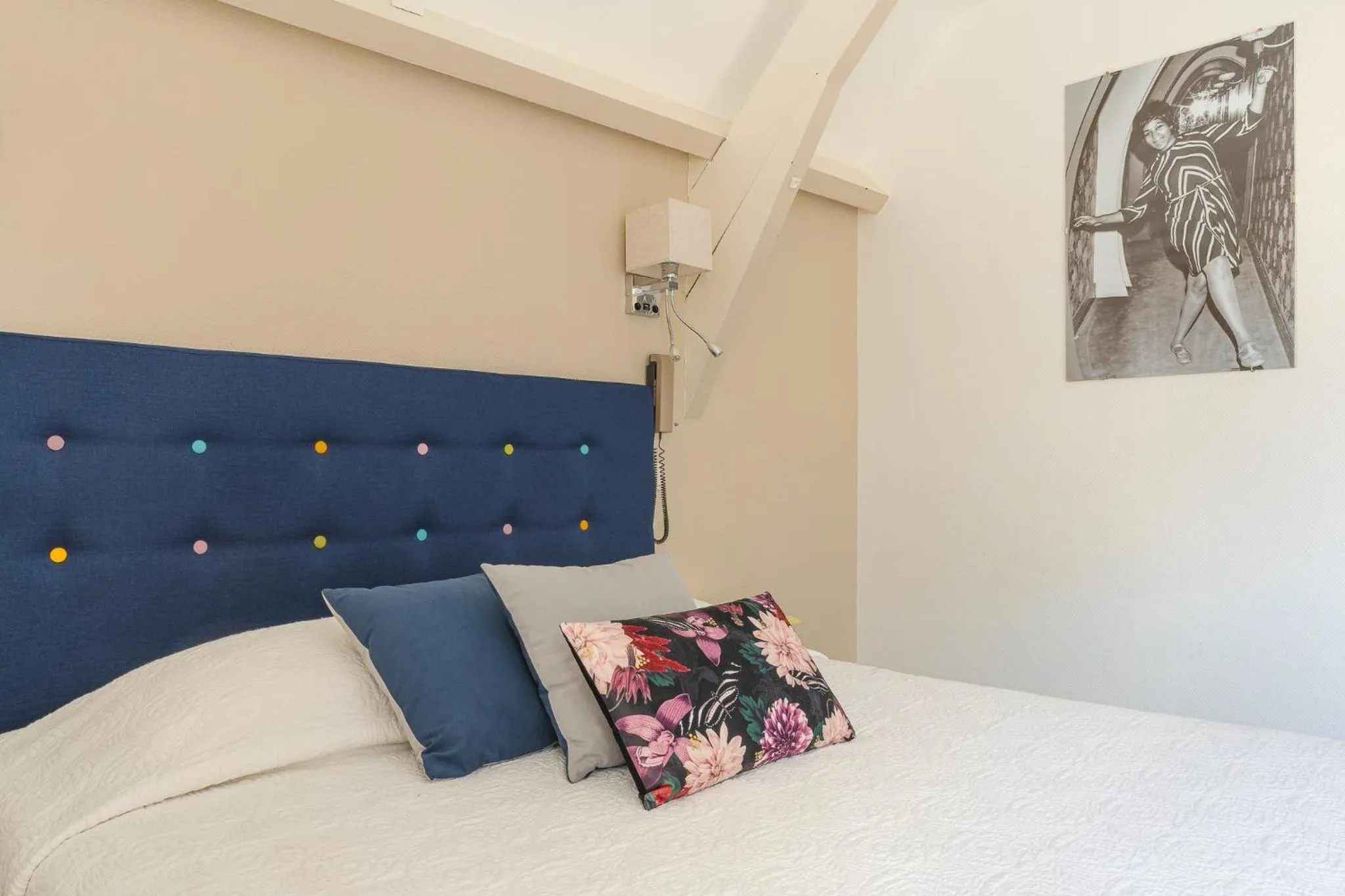 Bed in Hostellerie du Passeur - Hôtel & Restaurant - Climatisation et Piscine chauffée