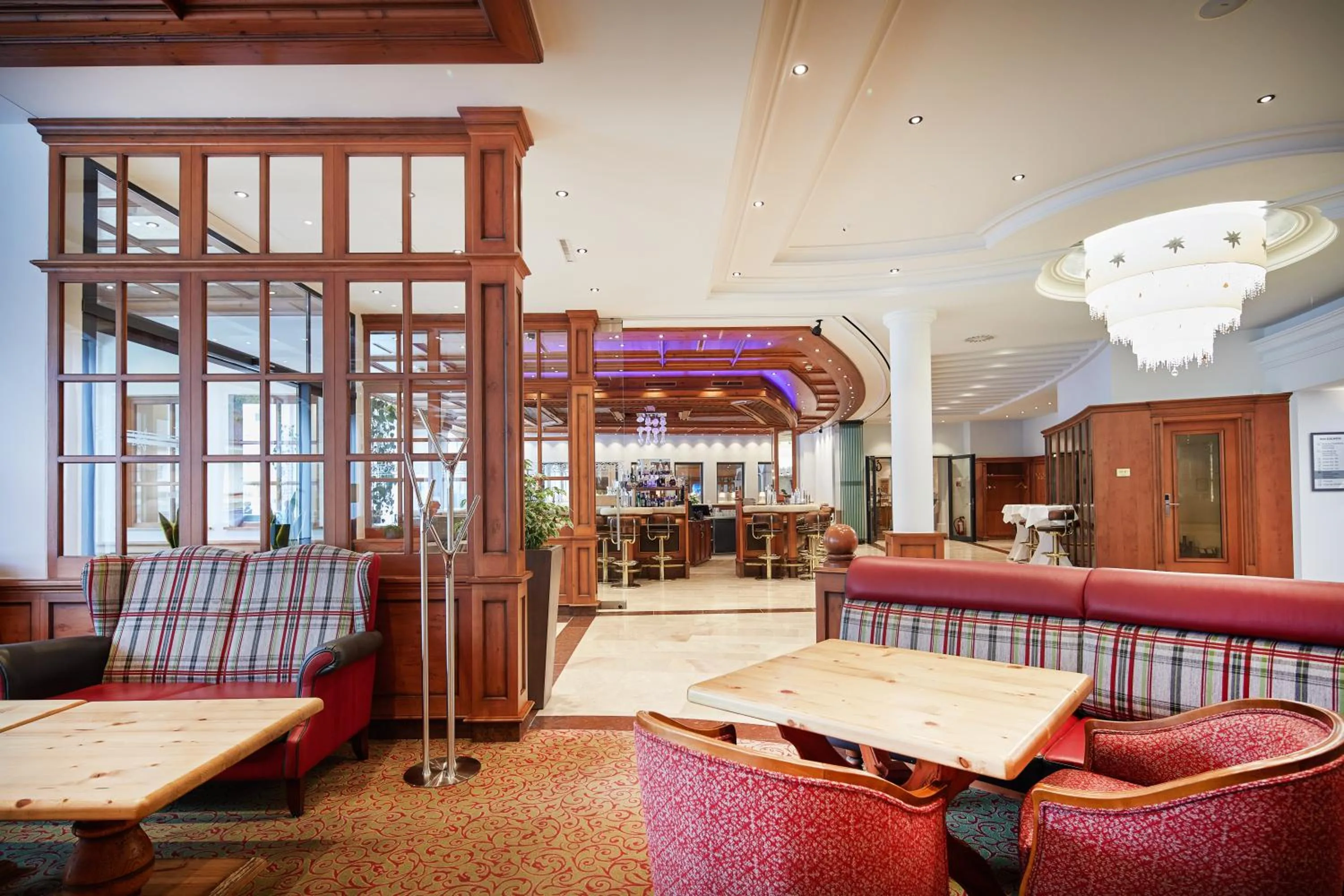 Lounge or bar in Hotel EDELWEISS Berchtesgaden Superior