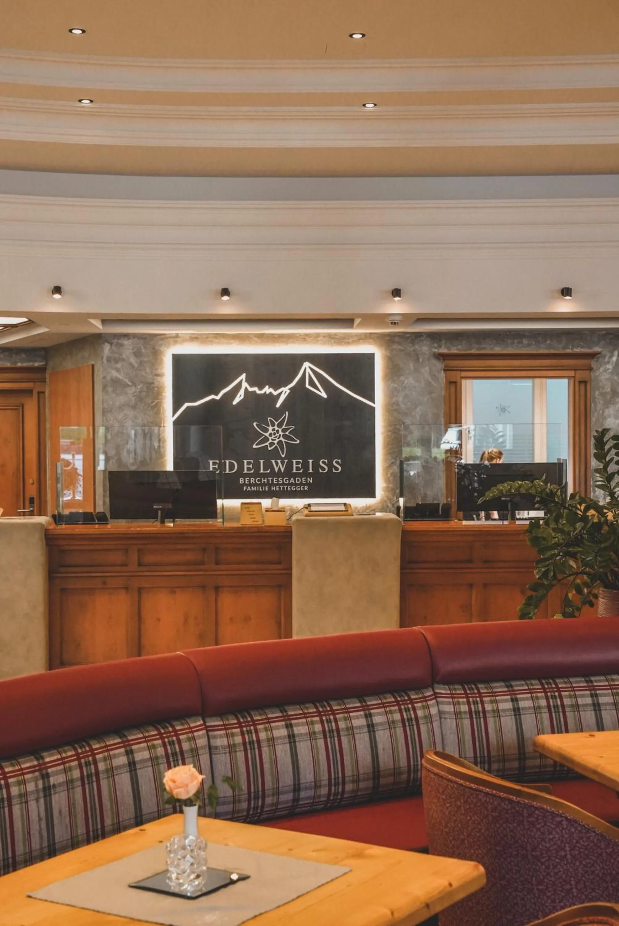 Lobby or reception in Hotel EDELWEISS Berchtesgaden Superior