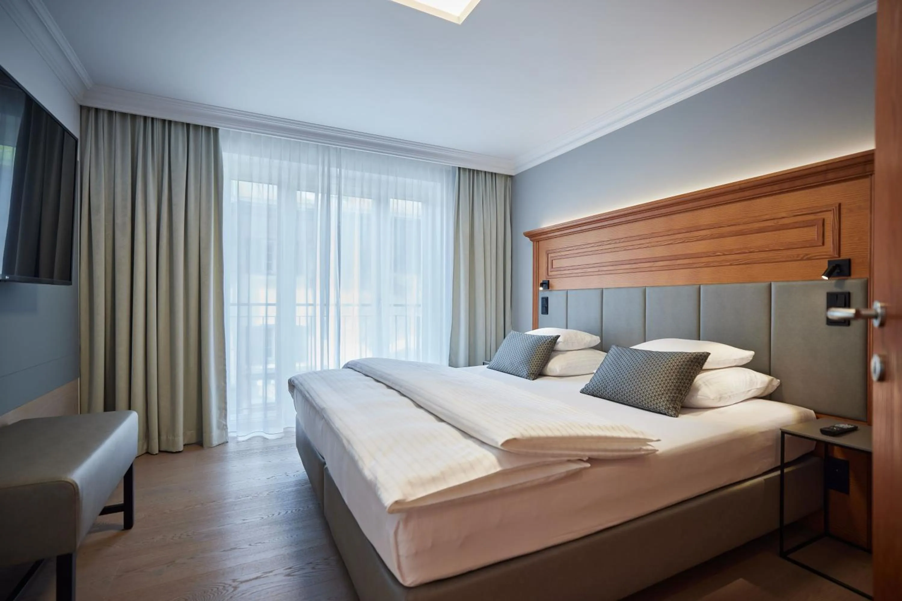 Bedroom, Bed in Hotel EDELWEISS Berchtesgaden Superior