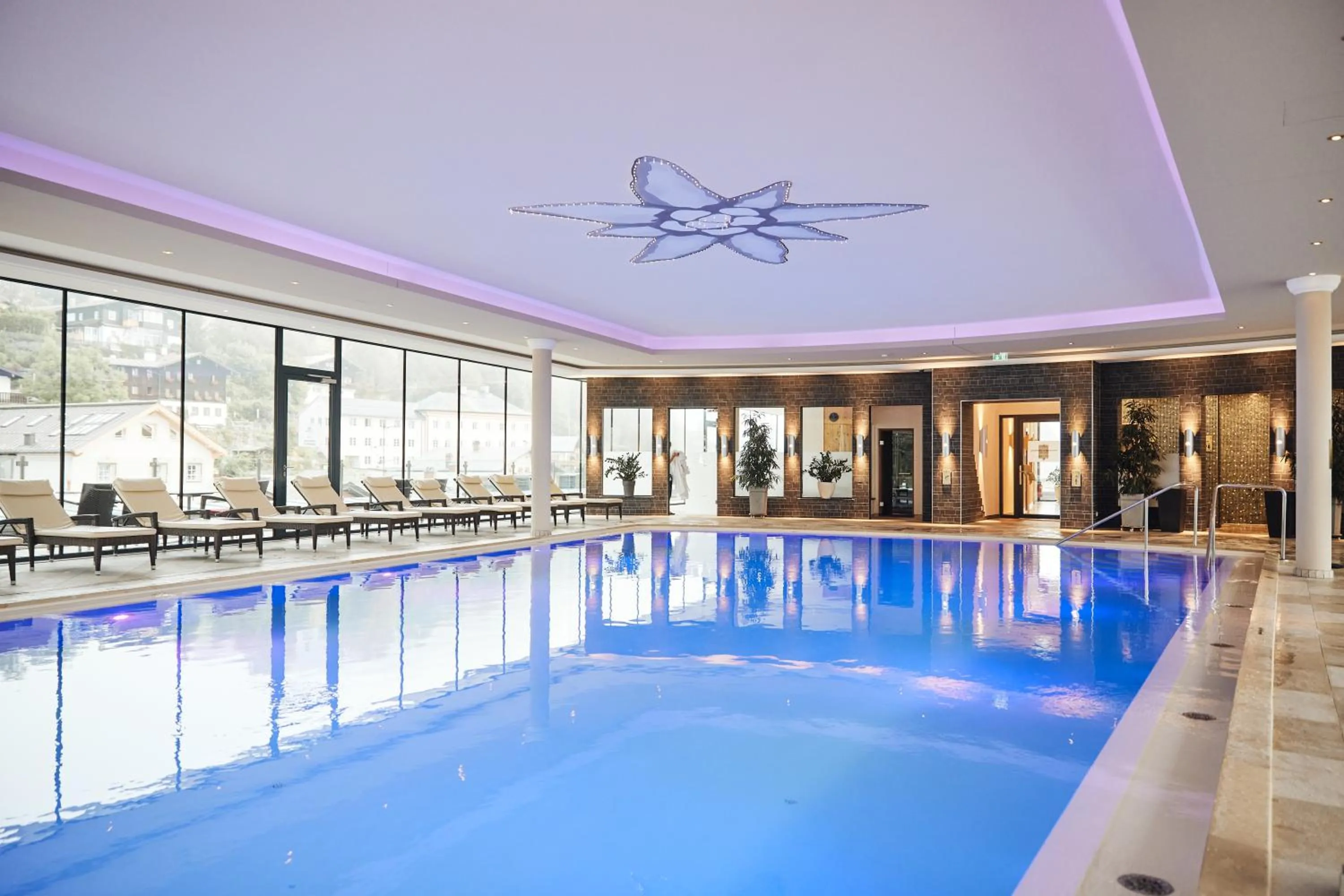 Swimming pool in Hotel EDELWEISS Berchtesgaden Superior