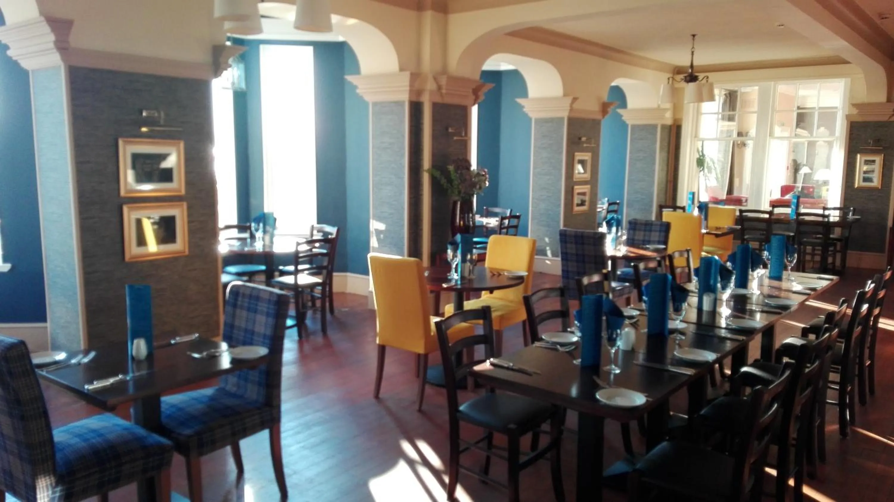 Restaurant/places to eat in The Lodge on the Loch by OYO